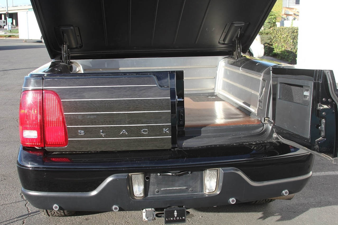 2002-lincoln-blackwood-06 Pick Up This Lincoln Truck And Get Your Blackwood On