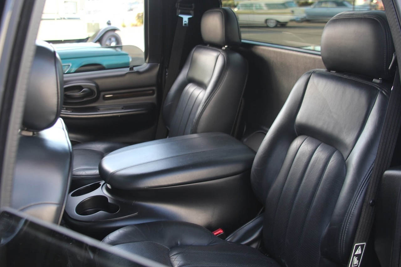 2002-lincoln-blackwood-09 Pick Up This Lincoln Truck And Get Your Blackwood On