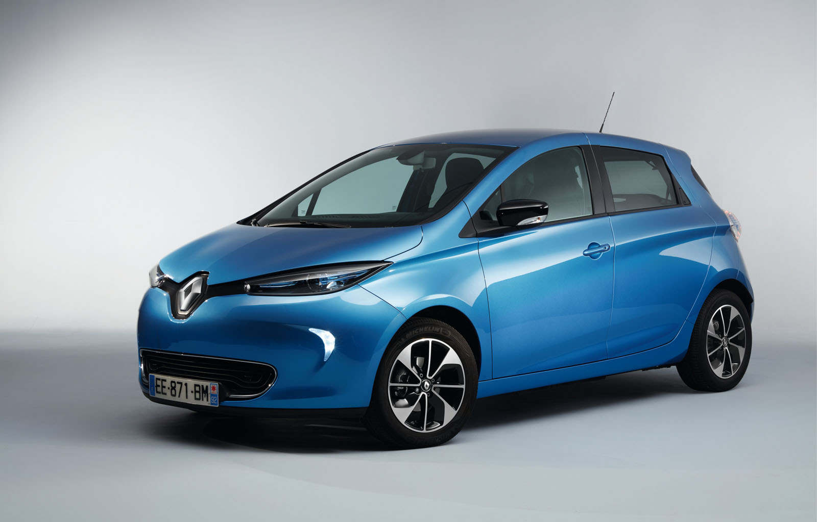 2017-renault-zoe-4 More Powerful Renault Zoe Reportedly On Track For Geneva Debut