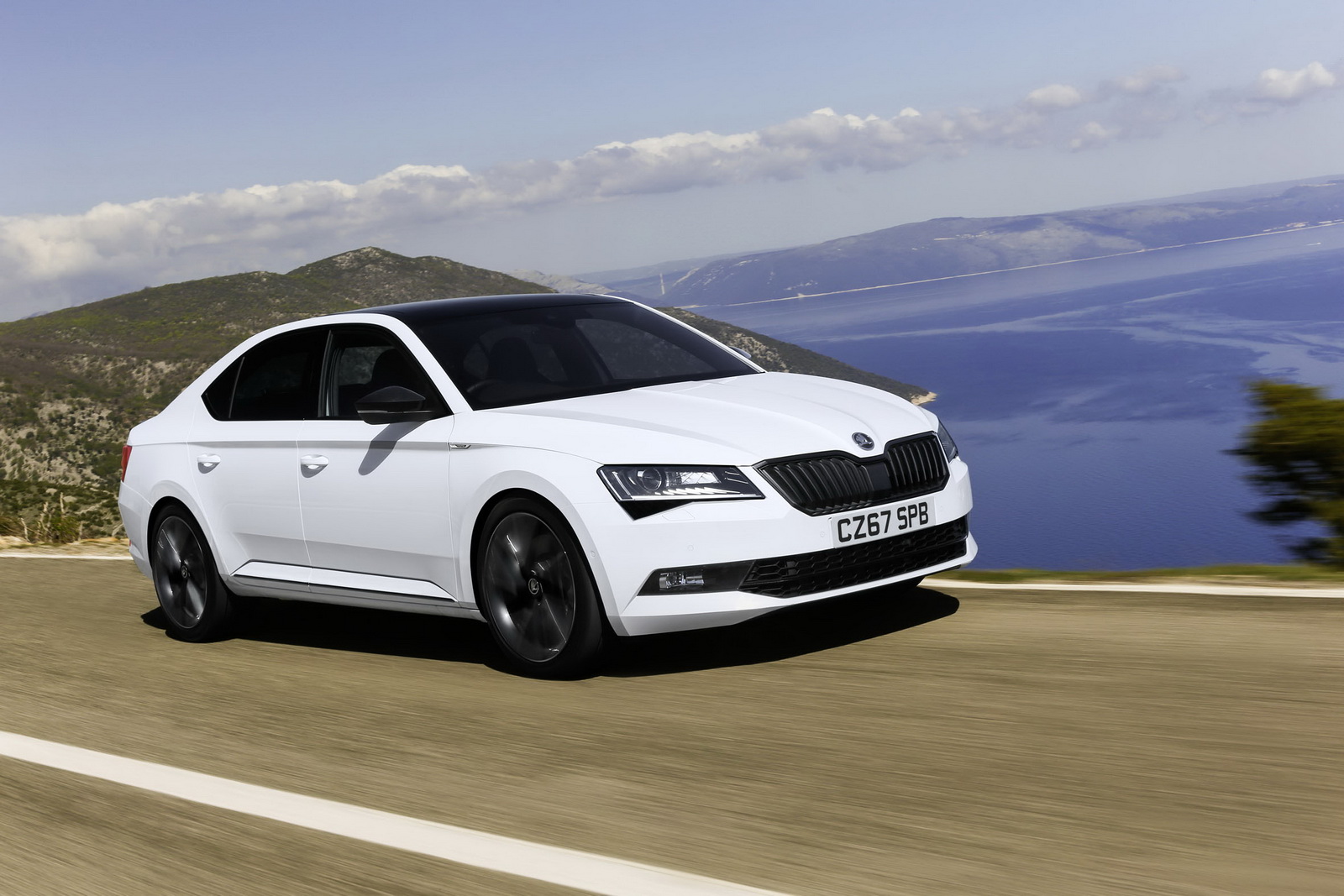 2017-skoda-superb-6 Skoda Superb PHEV Coming With Passat GTE Powertrain And 70Km Of EV Range