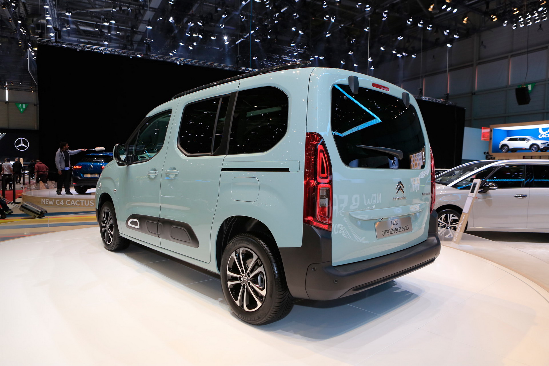 2018-Citroen-Berlingo-8 New Citroën Berlingo Multispace Fuses Minivan With SUV Looks | Geneva Images