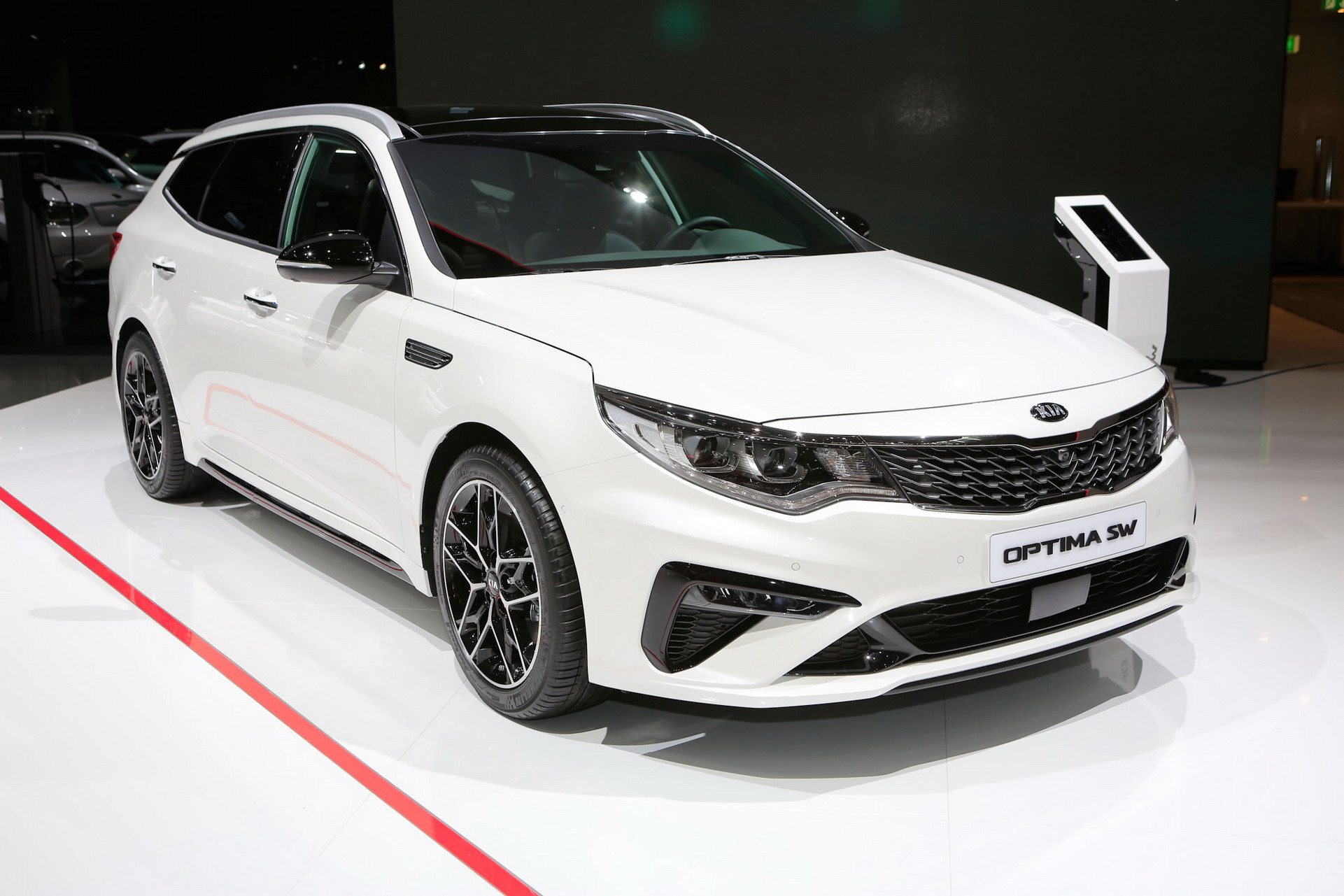 2018-Kia-Optima-3 2018 Kia Optima Gets Styling, Tech And Engine Updates | Geneva Images