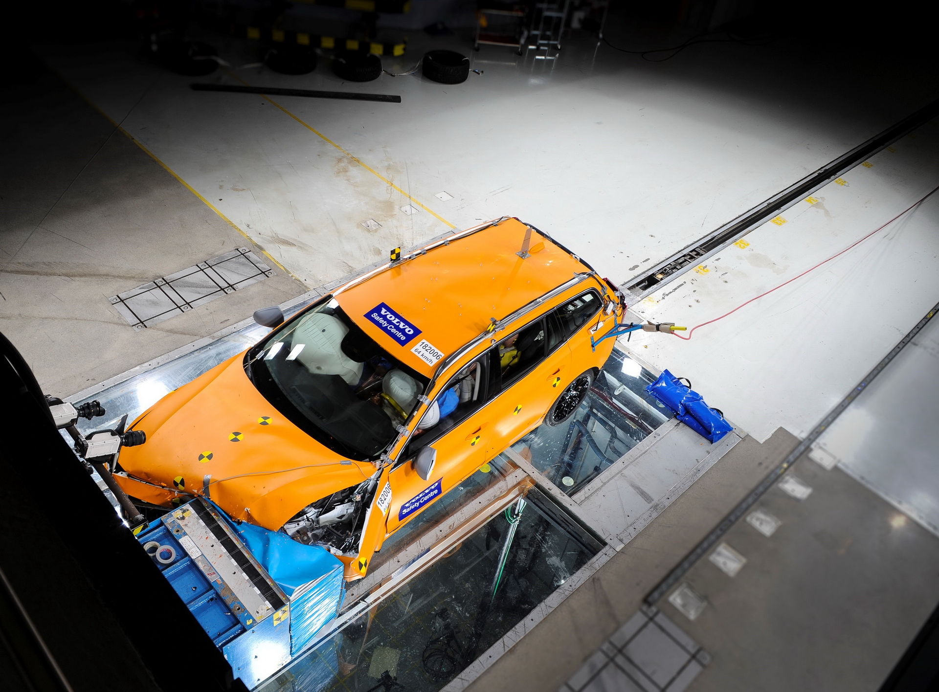 New Volvo V60 crash test still Official: New Volvo V60 Is A Sexy Wagon Packed With Advanced Tech