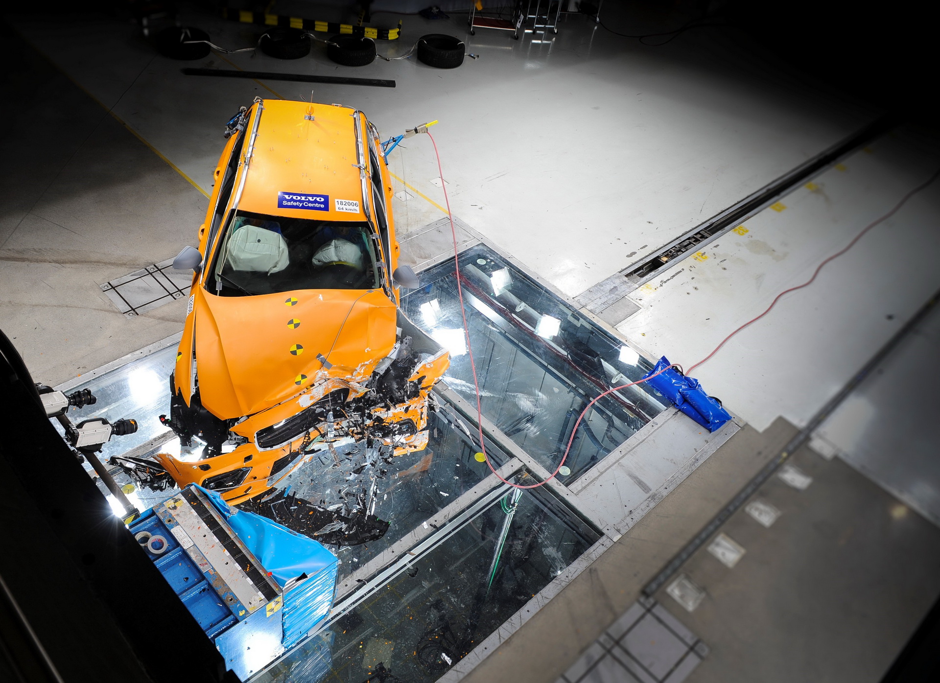 New Volvo V60 crash test still Official: New Volvo V60 Is A Sexy Wagon Packed With Advanced Tech