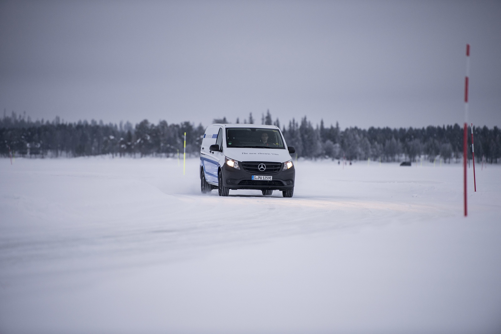 Elektrische Transporter von Mercedes-Benz Vans: Zuverlässig auch bei Kälte, Eis und Schnee: der elektrische Vito beim Härtetest am Polarkreis Mercedes-Benz eVito’s Batteries Learn To Cope With Low Temps