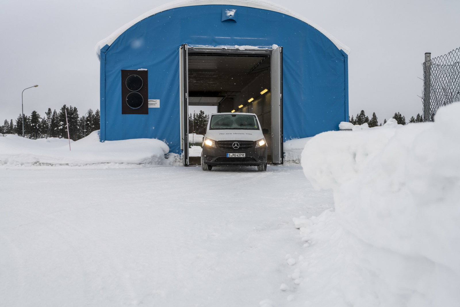Elektrische Transporter von Mercedes-Benz Vans: Zuverlässig auch bei Kälte, Eis und Schnee: der elektrische Vito beim Härtetest am Polarkreis Mercedes-Benz eVito’s Batteries Learn To Cope With Low Temps