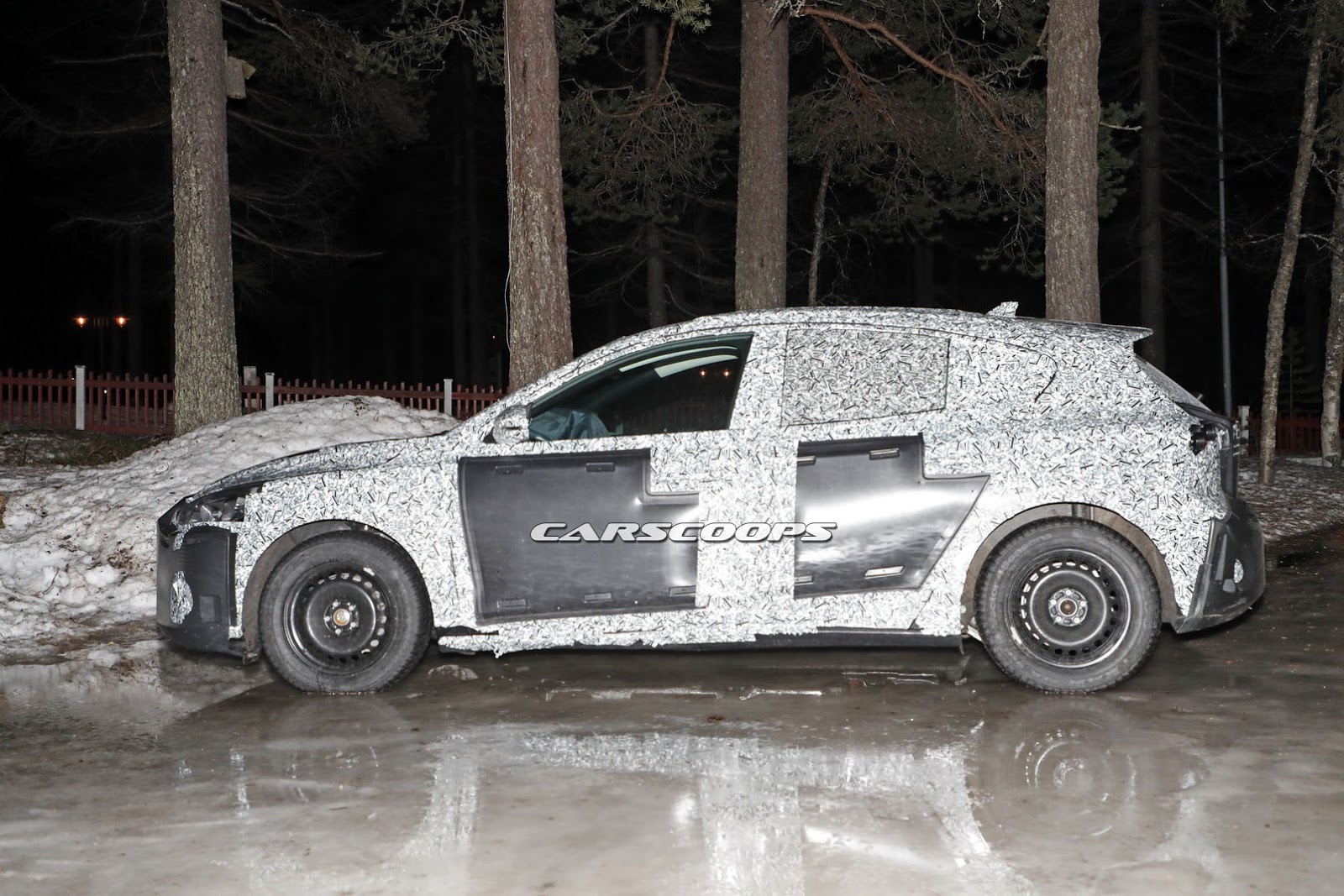 2019-Ford-Focus-Leak-2 New 2019 Ford Focus Teased Again Before April 10 Reveal (Updated)