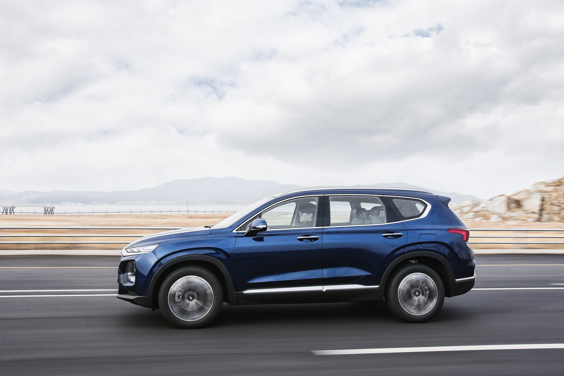 2019-Hyundai-Santa-Fe-93 2019 Hyundai Santa Fe: Feast Your Eyes On 122 Photos