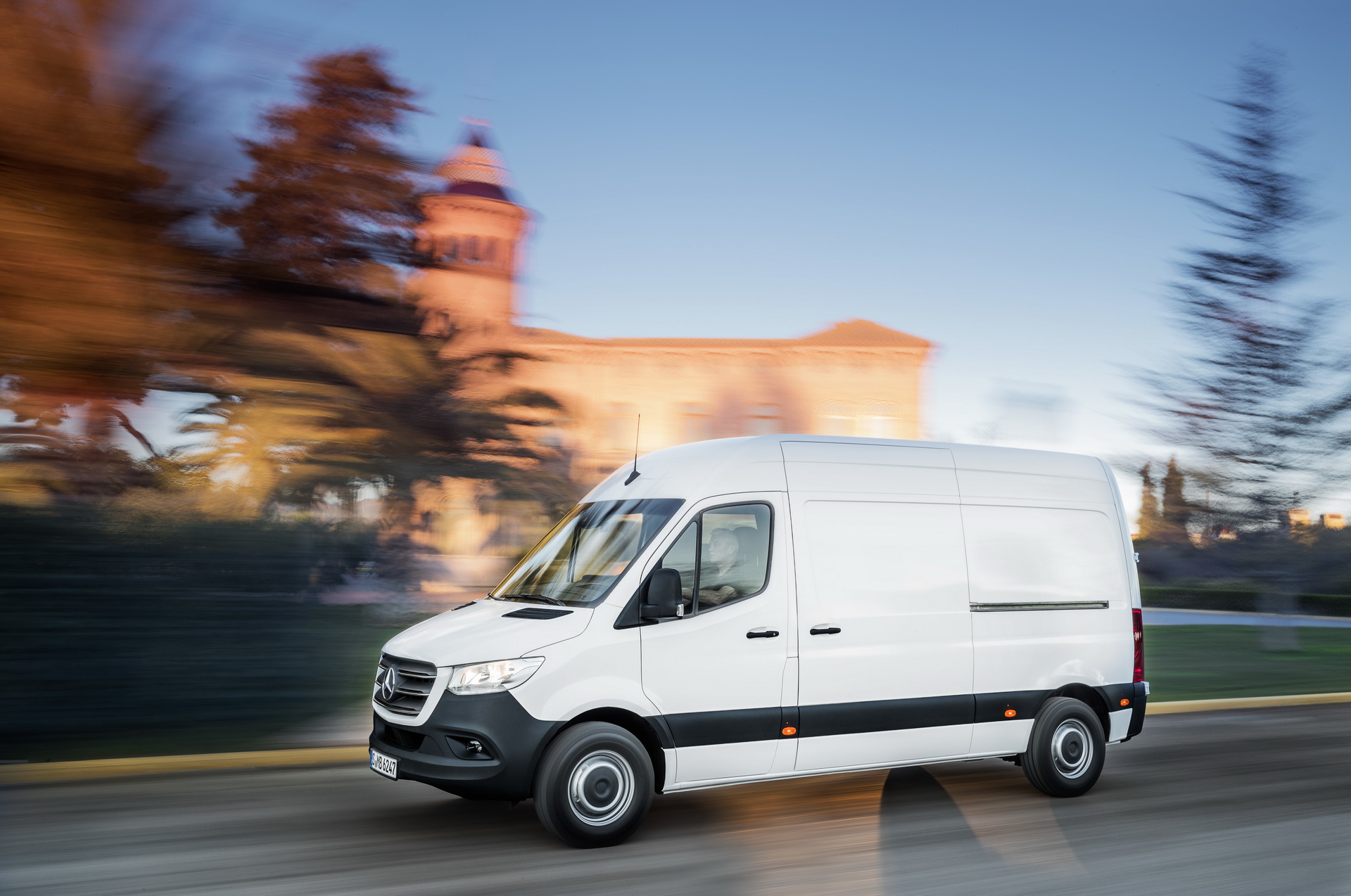Weltpremiere Mercedes-Benz Sprinter 2018 2018 Mercedes Sprinter: Here’s Your All-New Fully Connected Premium Van