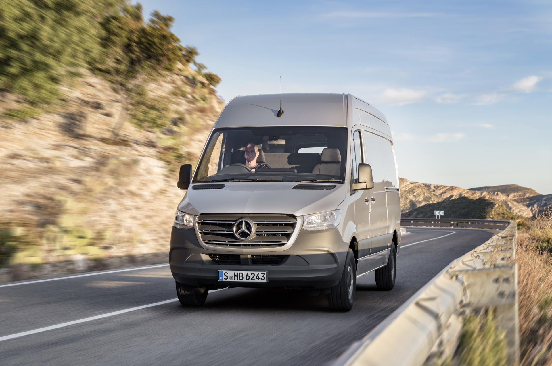 Weltpremiere Mercedes-Benz Sprinter 2018 2018 Mercedes Sprinter: Here’s Your All-New Fully Connected Premium Van