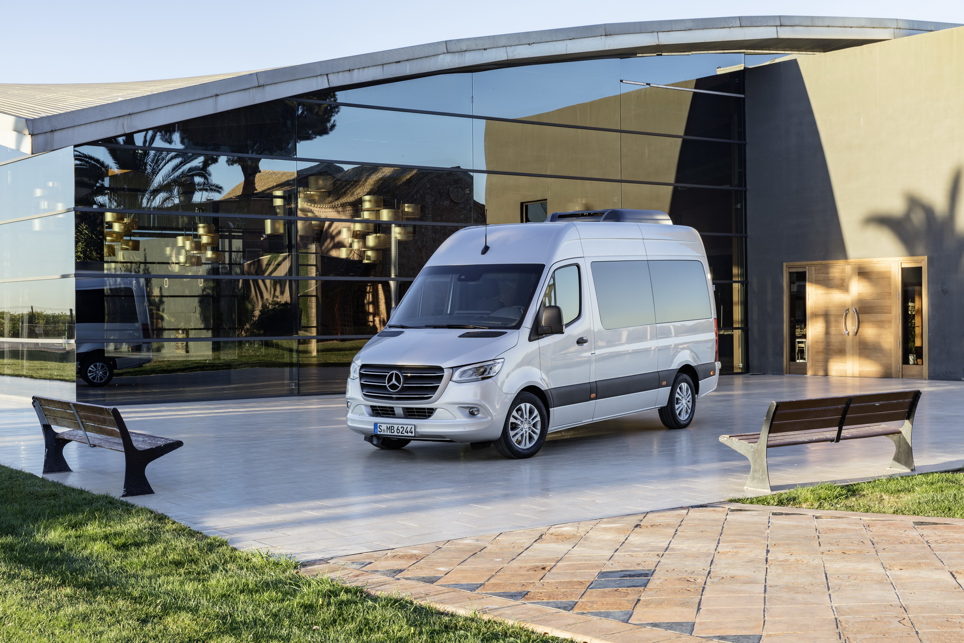 Weltpremiere Mercedes-Benz Sprinter 2018 2018 Mercedes Sprinter: Here’s Your All-New Fully Connected Premium Van