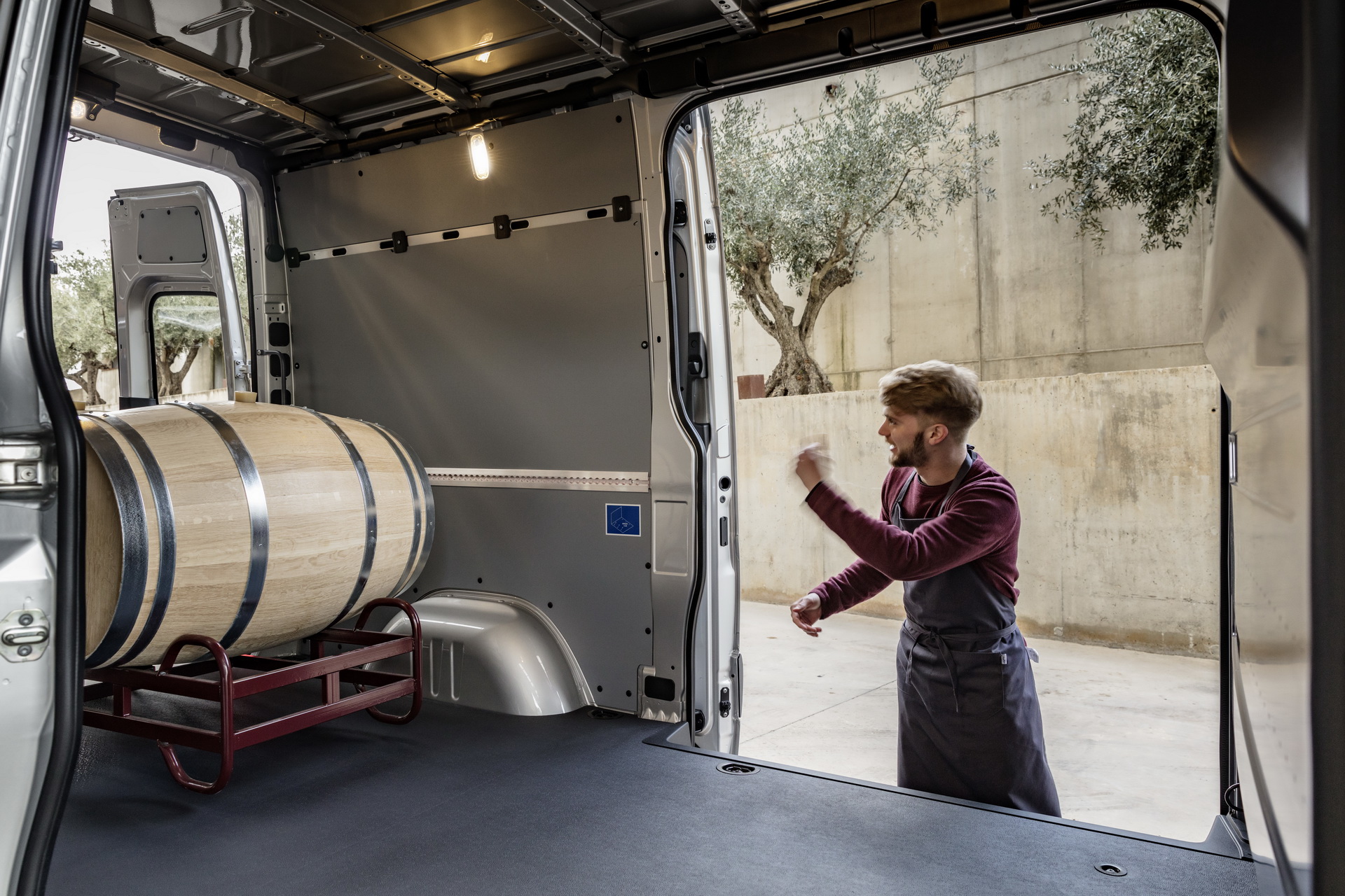 Weltpremiere Mercedes-Benz Sprinter 2018 2018 Mercedes Sprinter: Here’s Your All-New Fully Connected Premium Van