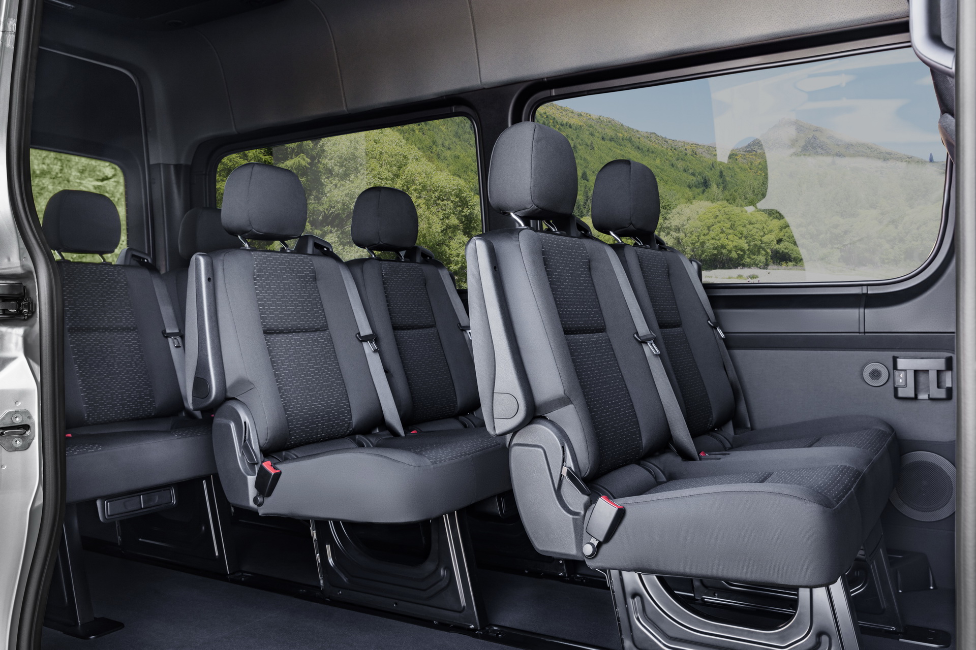 Weltpremiere Mercedes-Benz Sprinter 2018 2018 Mercedes Sprinter: Here’s Your All-New Fully Connected Premium Van