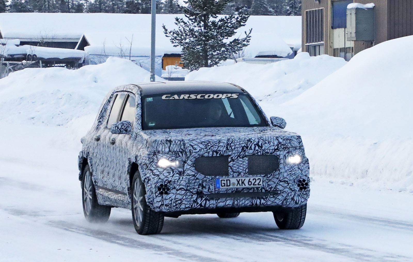 2020-mercedes-benz-glb-1 Mercedes-Benz GLB Could Gain AMG Performance Versions