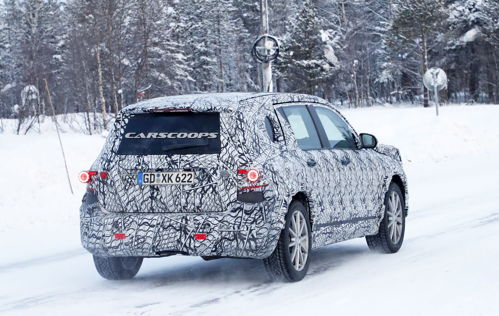 2020-mercedes-benz-glb-6 Mercedes-Benz GLB Could Gain AMG Performance Versions