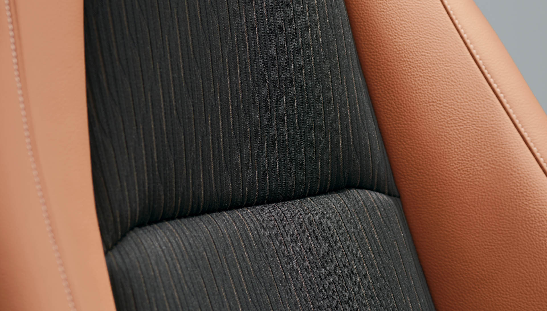 4180215-vezel_037H copy Honda Vezel Relaunches In Japan With A Mild Facelift