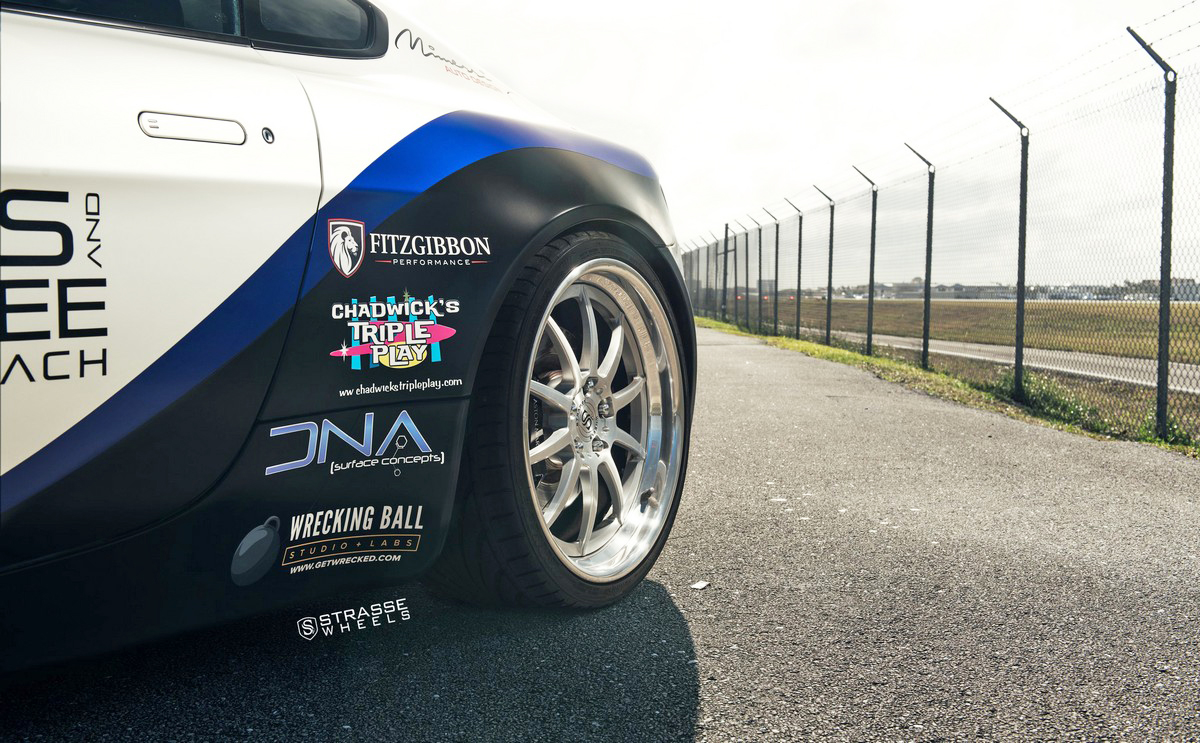 Aston-Martin-V8-Vantage-R10-Performance-12 Aston Martin V8 Vantage Looks Rather Racy On Strasse Wheels