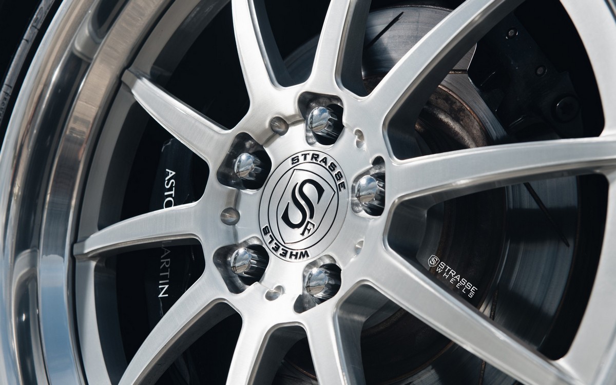 Aston-Martin-V8-Vantage-R10-Performance-8 Aston Martin V8 Vantage Looks Rather Racy On Strasse Wheels