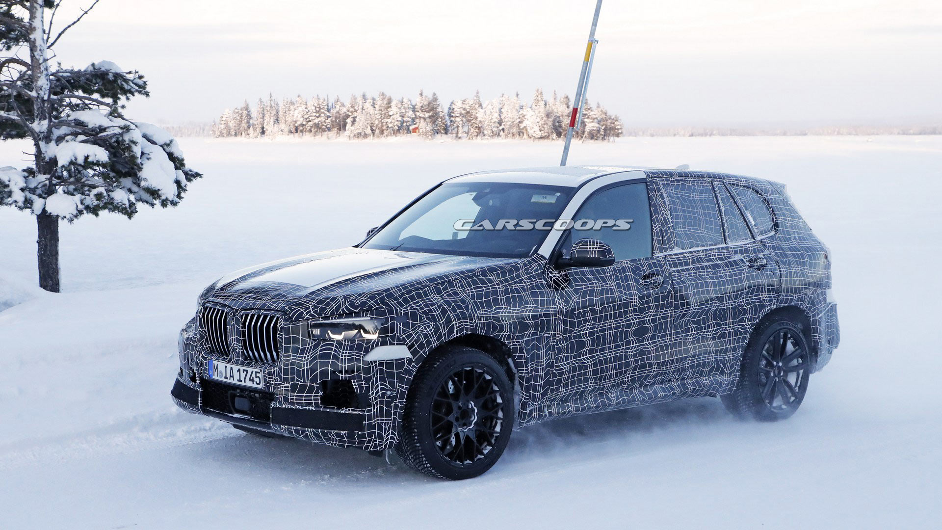 BMW-X5-M-5 New BMW X5 M Hides 600 Horses Behind Those Massive Nostrils