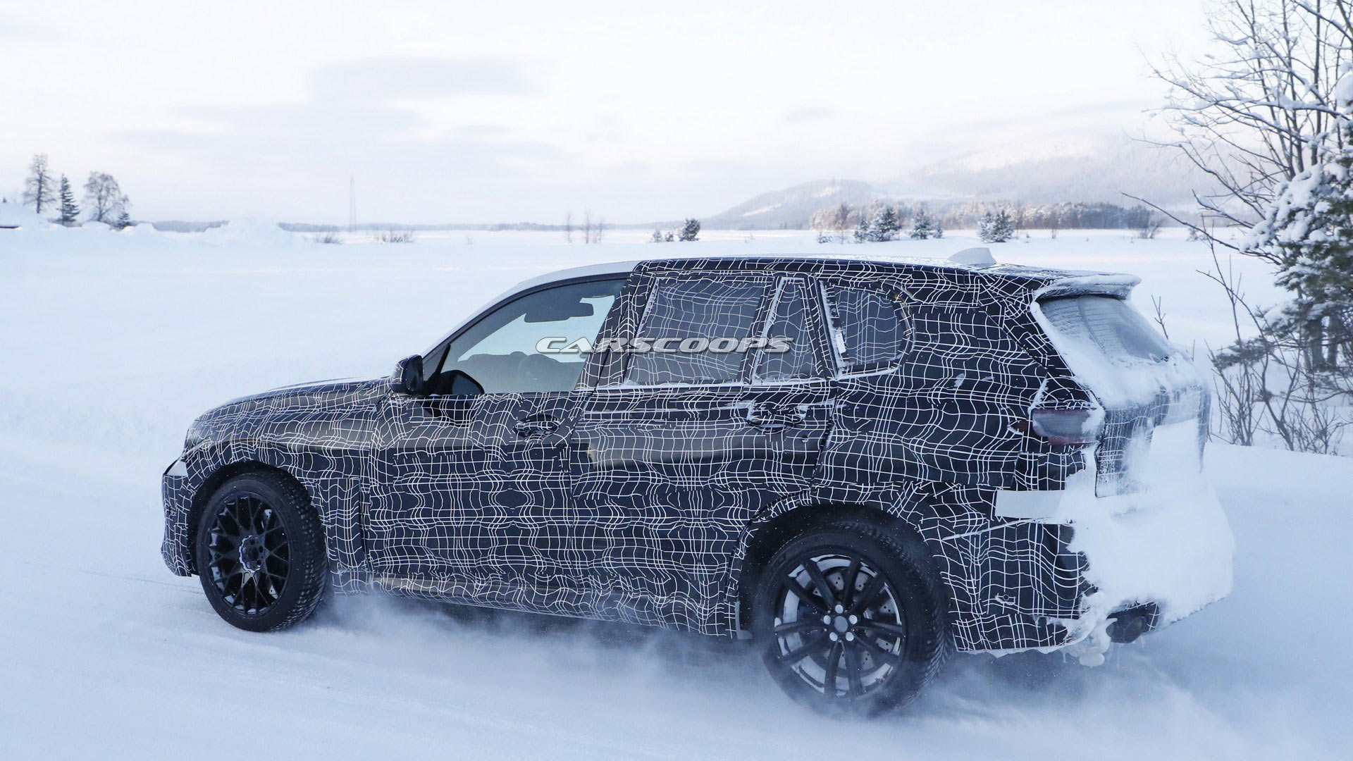 BMW-X5-M-9 New BMW X5 M Hides 600 Horses Behind Those Massive Nostrils