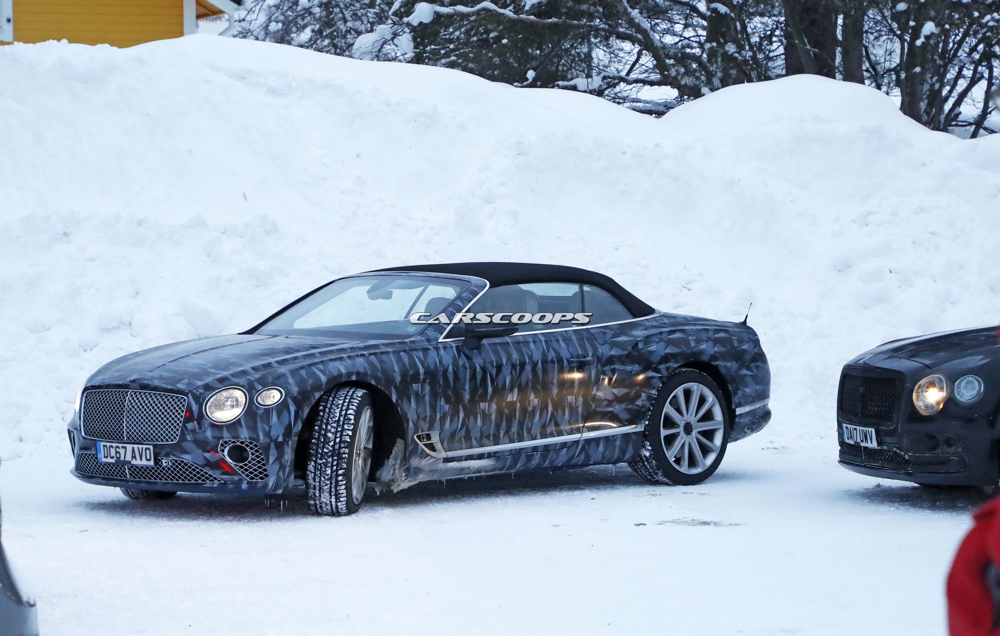 Bentley-Flying-Spur-Continental-GTC-Spy-1 Bentley Spied Benchmarking Continental GTC And Flying Spur Against Mercedes Duo