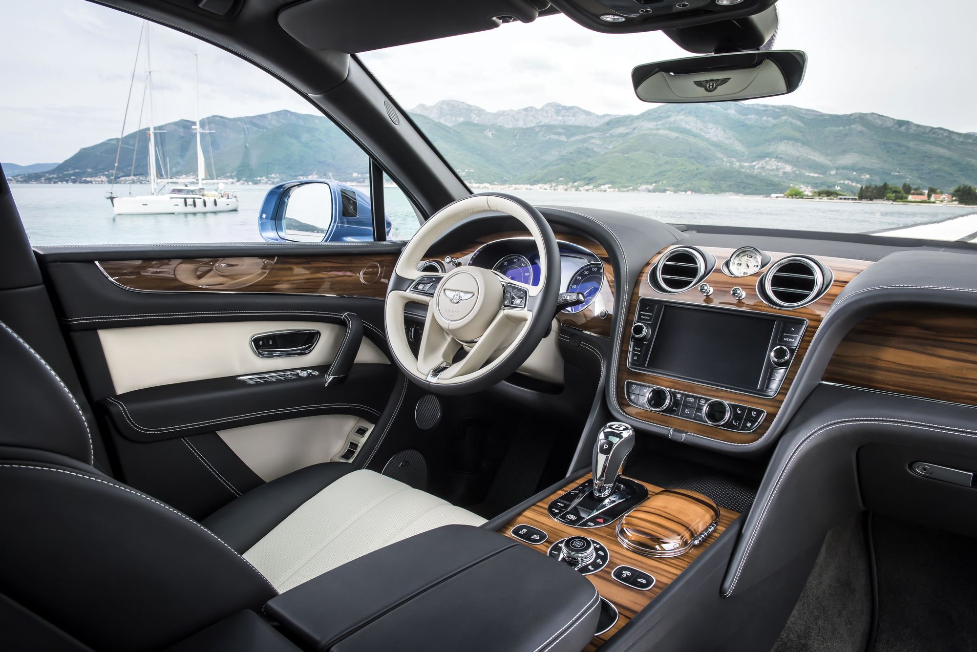 Bentley-Liquid-Amber-Veneer-1 Bentley Uses Trees From Mississippi Wetlands For Its Latest Wooden Veneer