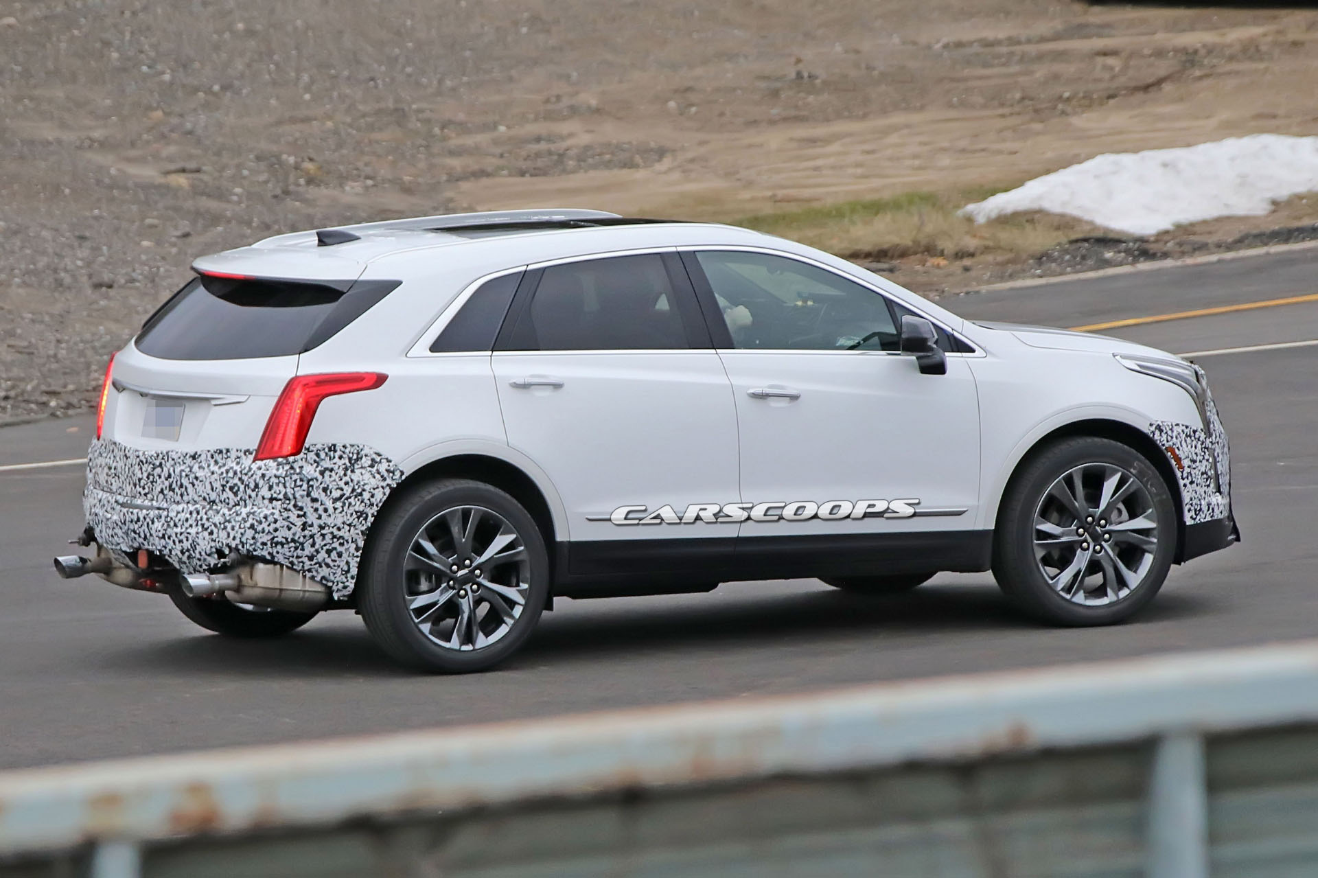 CadillacXT5Facelift04 Something’s Off With This 2019 Cadillac XT5 Facelift Prototype