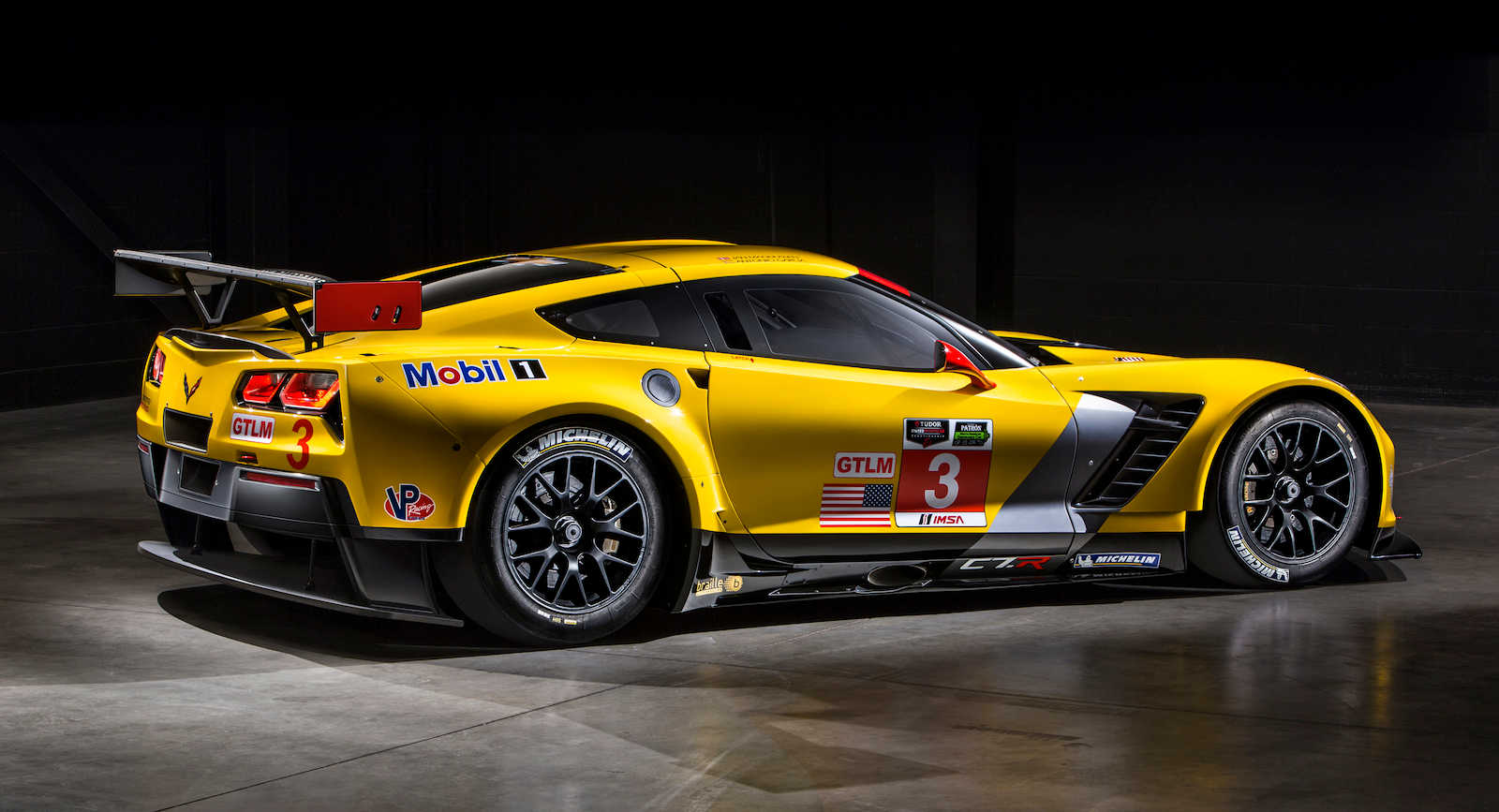 Chevrolet Corvette C7 Chevrolet Sells A Cover That’ll Let Your Corvette Dream Of Racing Circuits