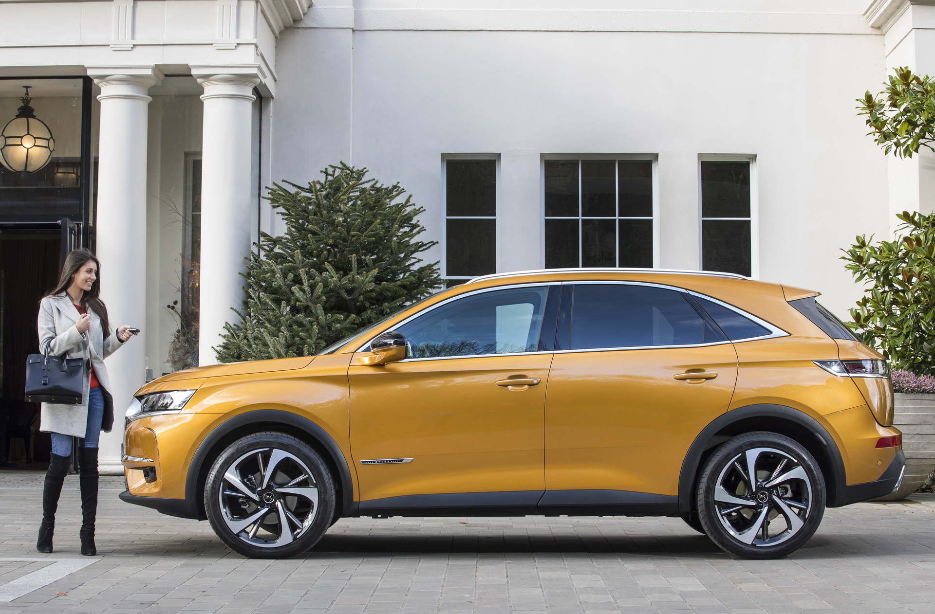 DS7- CROSSBACK-32 DS7 Crossback Arrives In The UK Ready To Steal The Show (50 Pics)