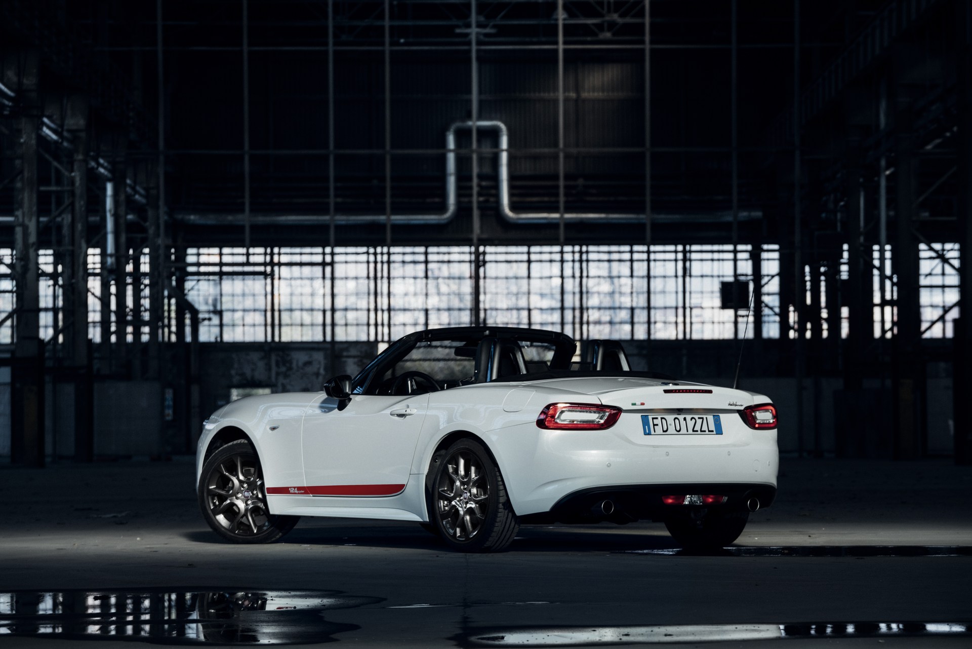 Fiat-Geneva-10 Fiat Styles Up 124 Spider With New S-Design Model