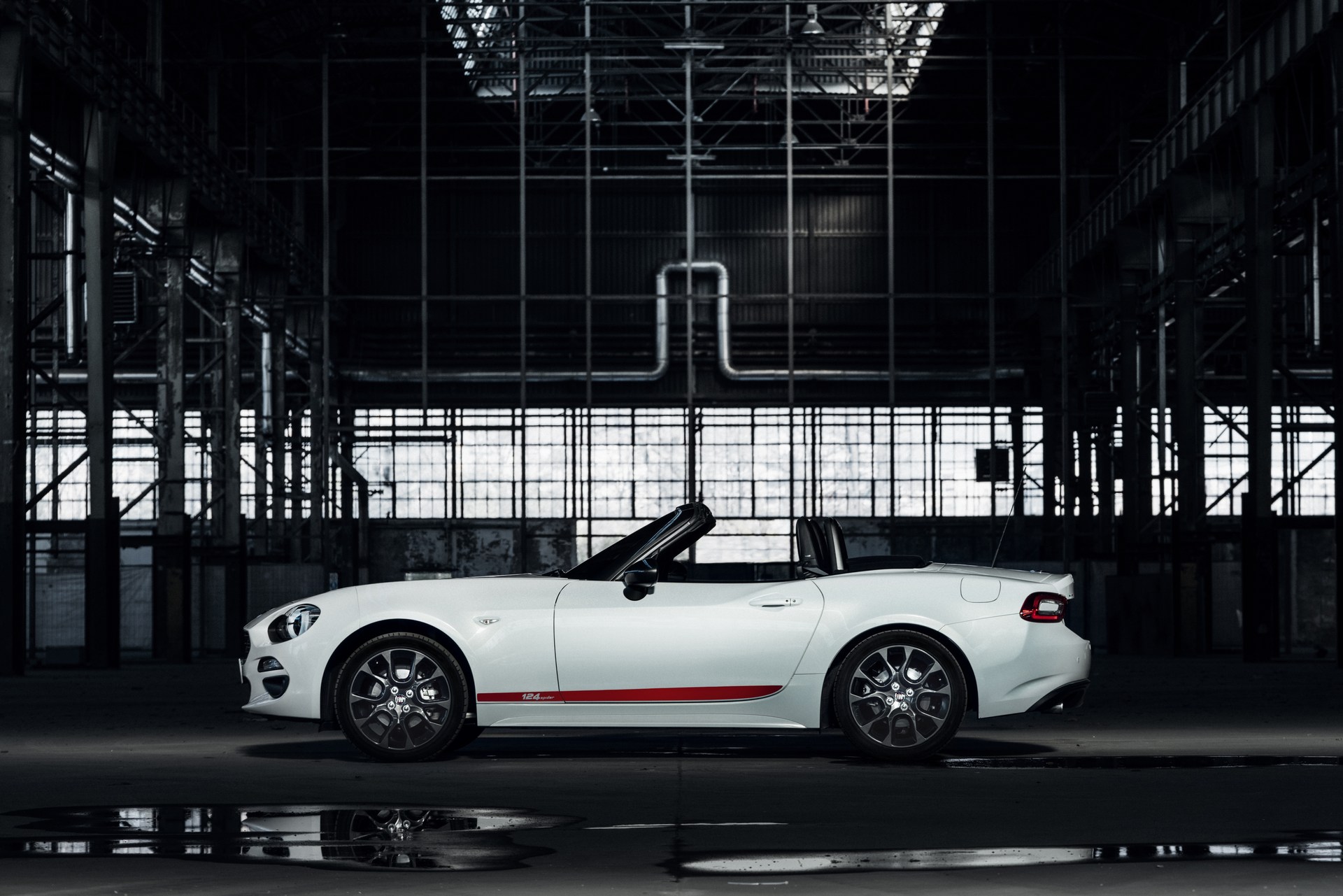 Fiat-Geneva-11 Fiat Styles Up 124 Spider With New S-Design Model