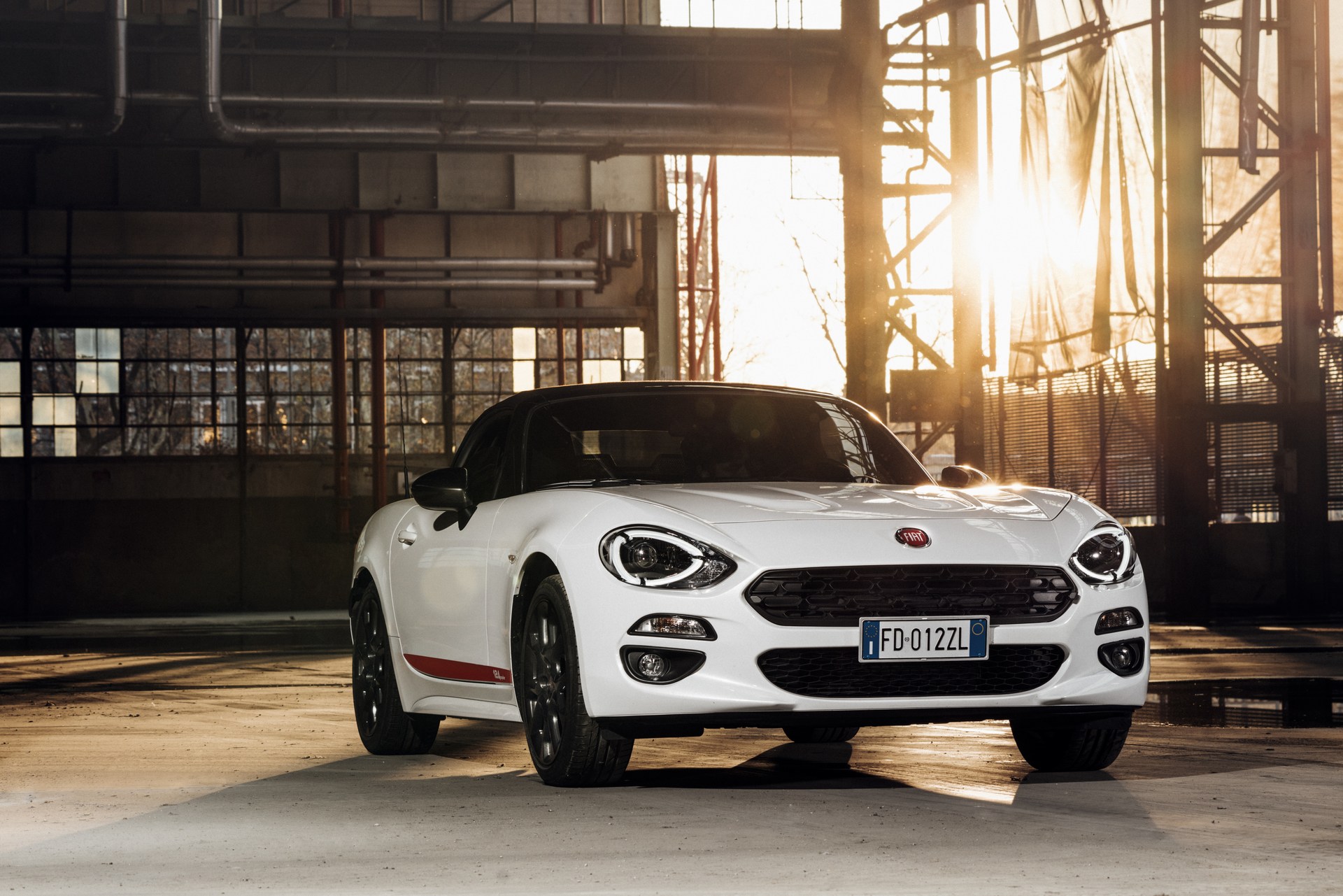 Fiat-Geneva-14 Fiat Styles Up 124 Spider With New S-Design Model