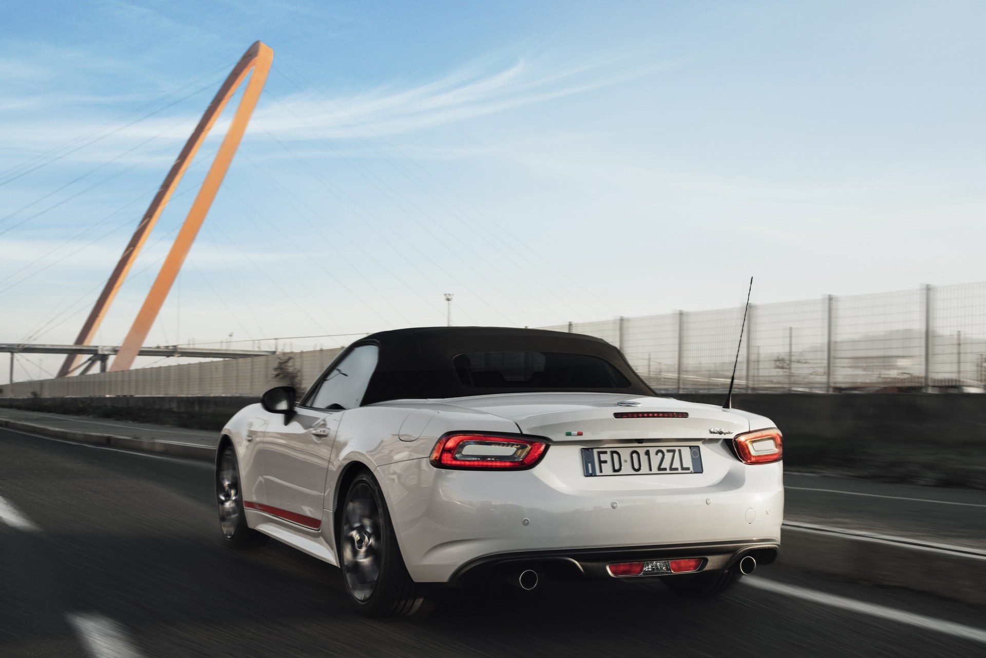 Fiat-Geneva-6 Fiat Styles Up 124 Spider With New S-Design Model