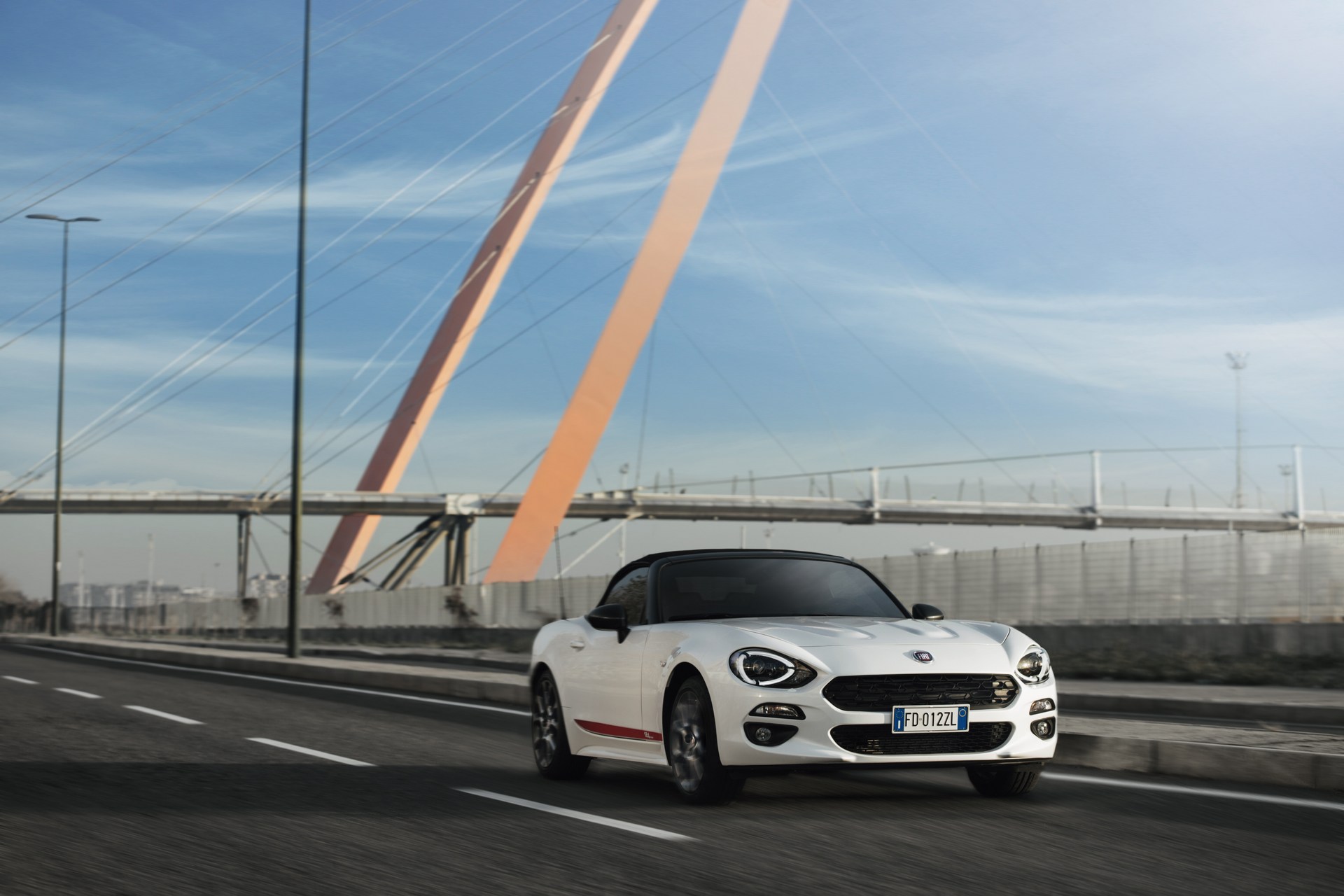 Fiat-Geneva-7 Fiat Styles Up 124 Spider With New S-Design Model