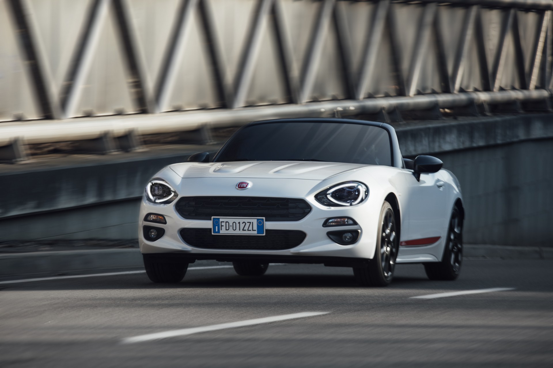 Fiat-Geneva-9 Fiat Styles Up 124 Spider With New S-Design Model