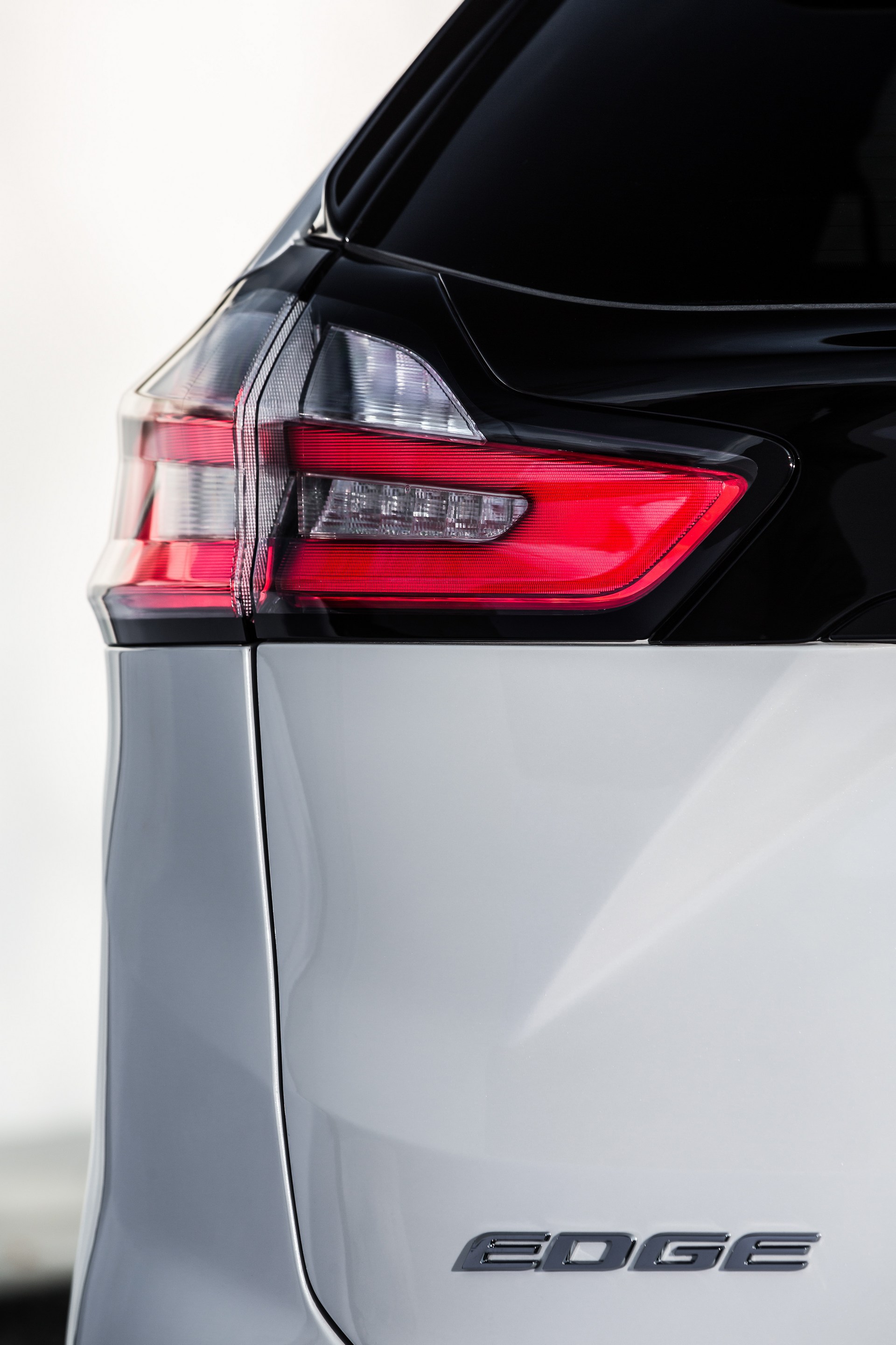 Ford-Edge-16 Facelifted Ford Edge Arrives In Europe With New 235HP Bi-Turbo Diesel