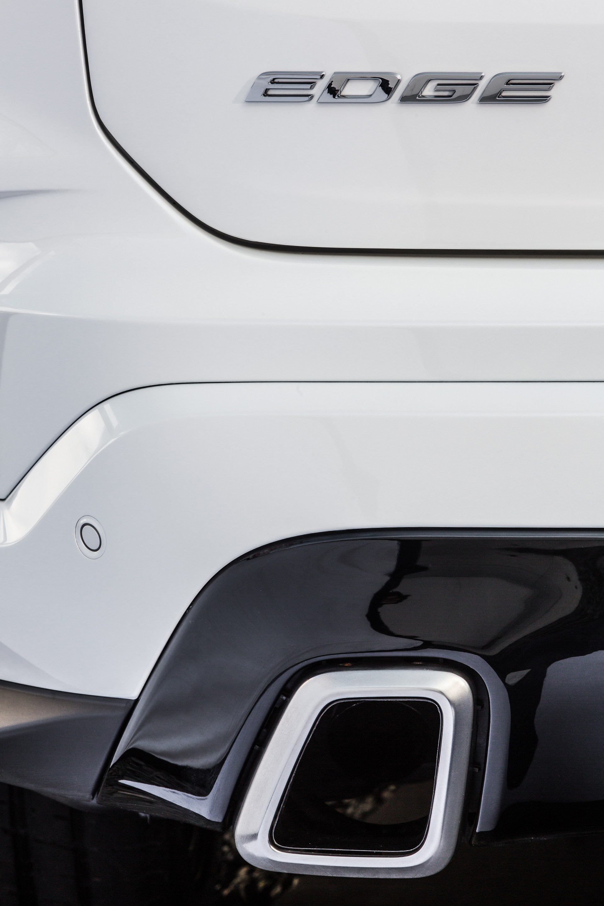 Ford-Edge-17 Facelifted Ford Edge Arrives In Europe With New 235HP Bi-Turbo Diesel