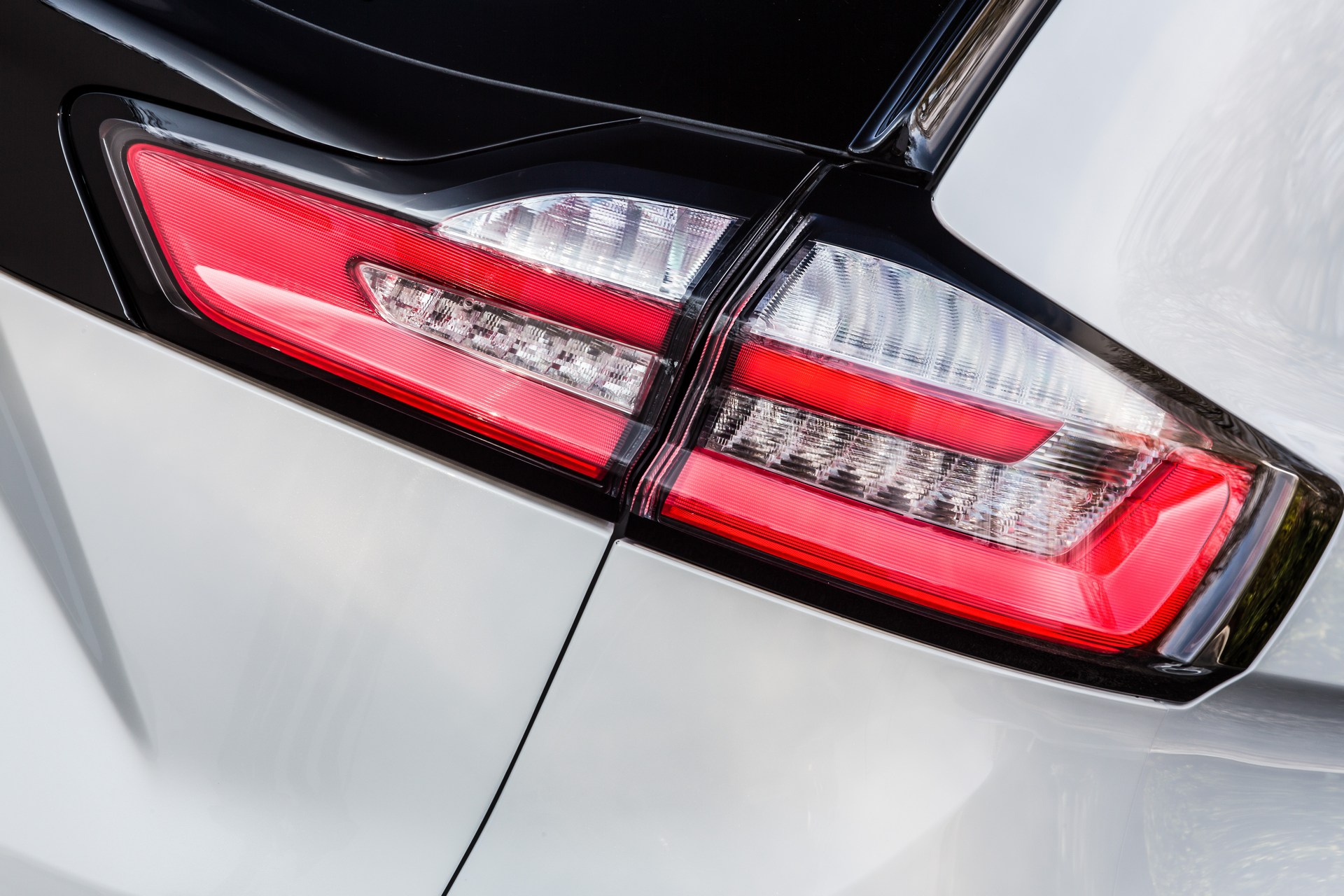 Ford-Edge-18 Facelifted Ford Edge Arrives In Europe With New 235HP Bi-Turbo Diesel