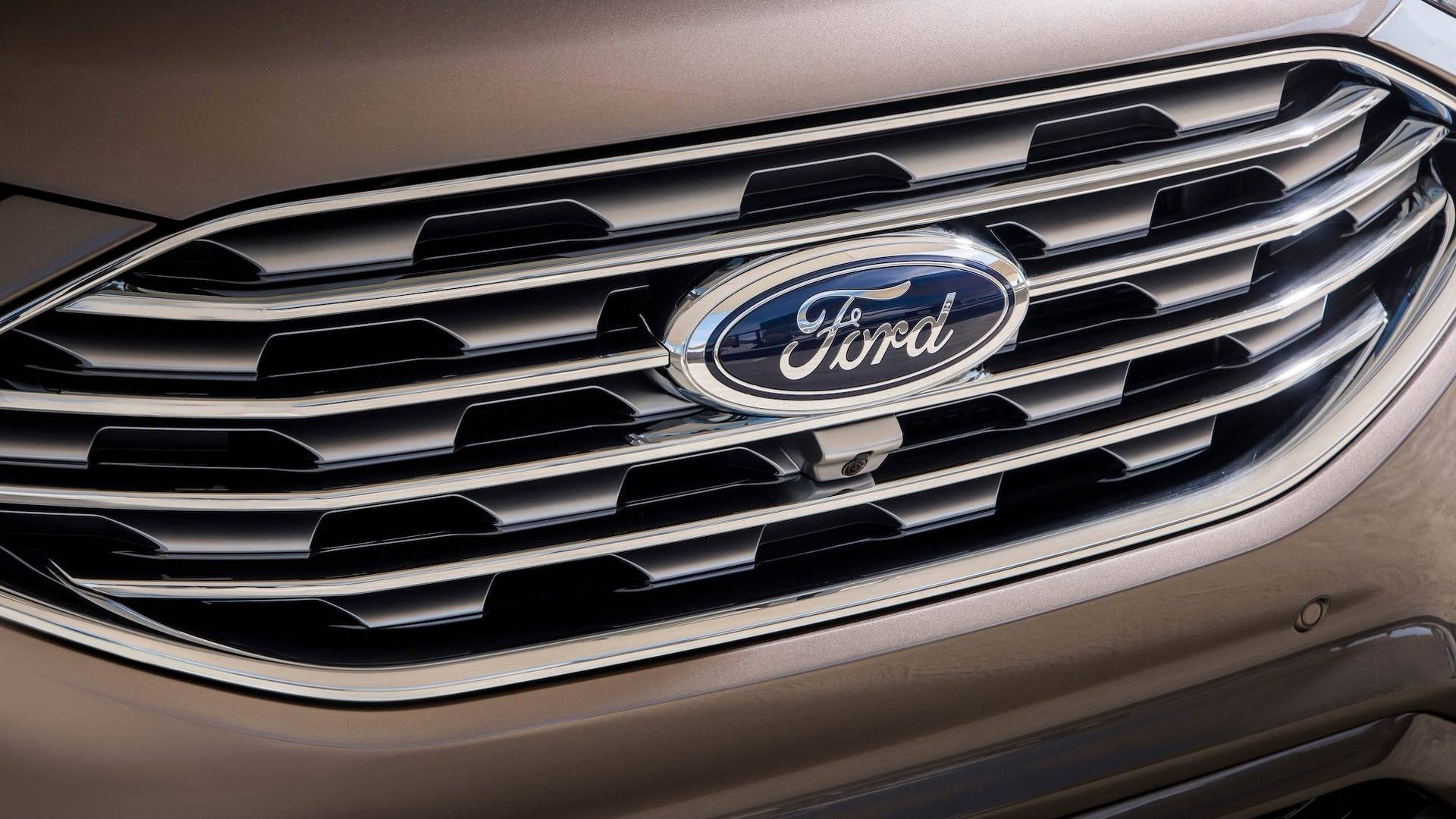 Ford-Edge-30 Ford Edge Titanium Elite Does Its Best Denali Impression