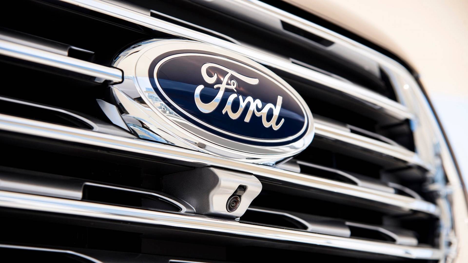 Ford-Edge-34 Ford Edge Titanium Elite Does Its Best Denali Impression