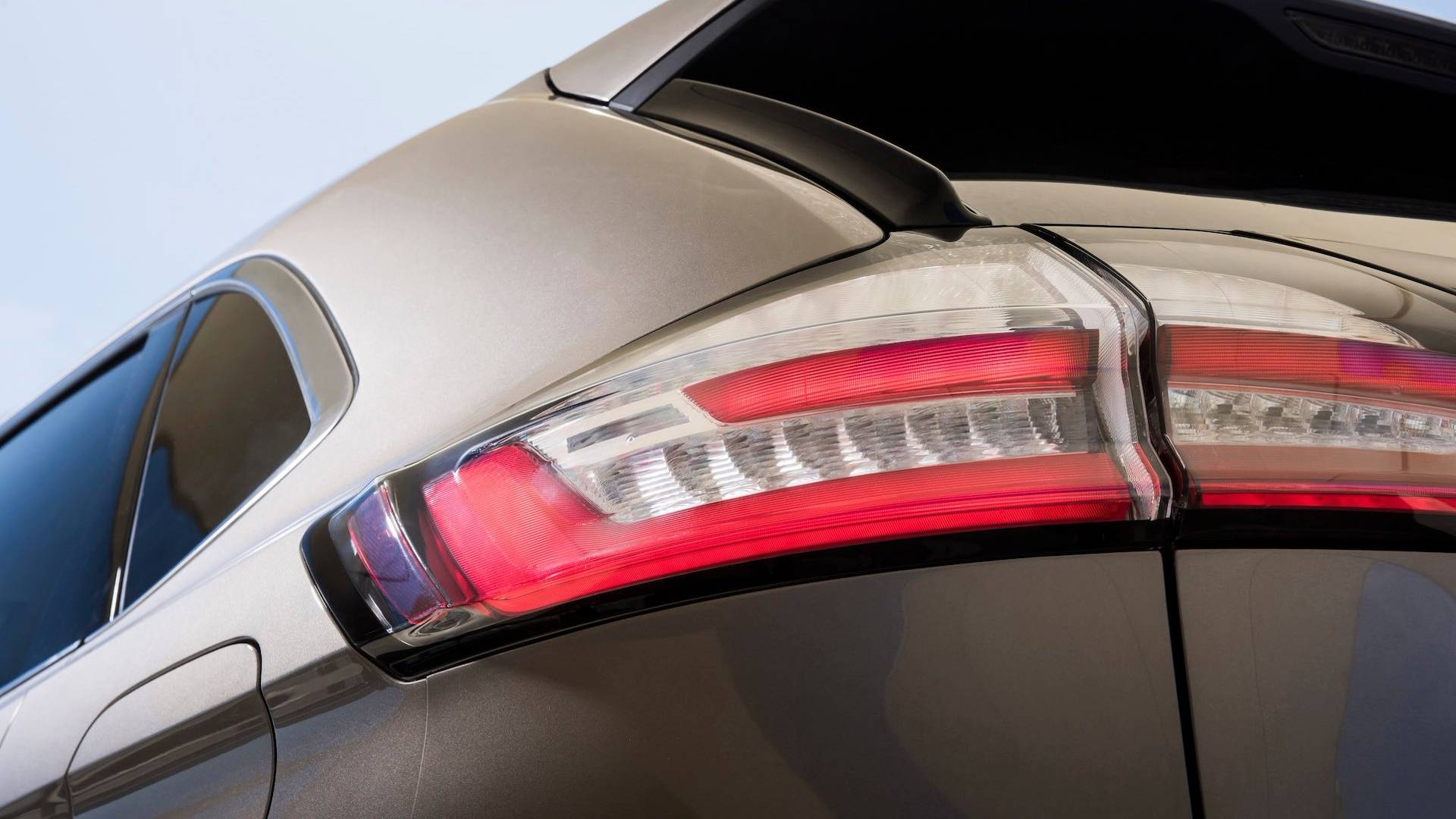 Ford-Edge-36 Ford Edge Titanium Elite Does Its Best Denali Impression