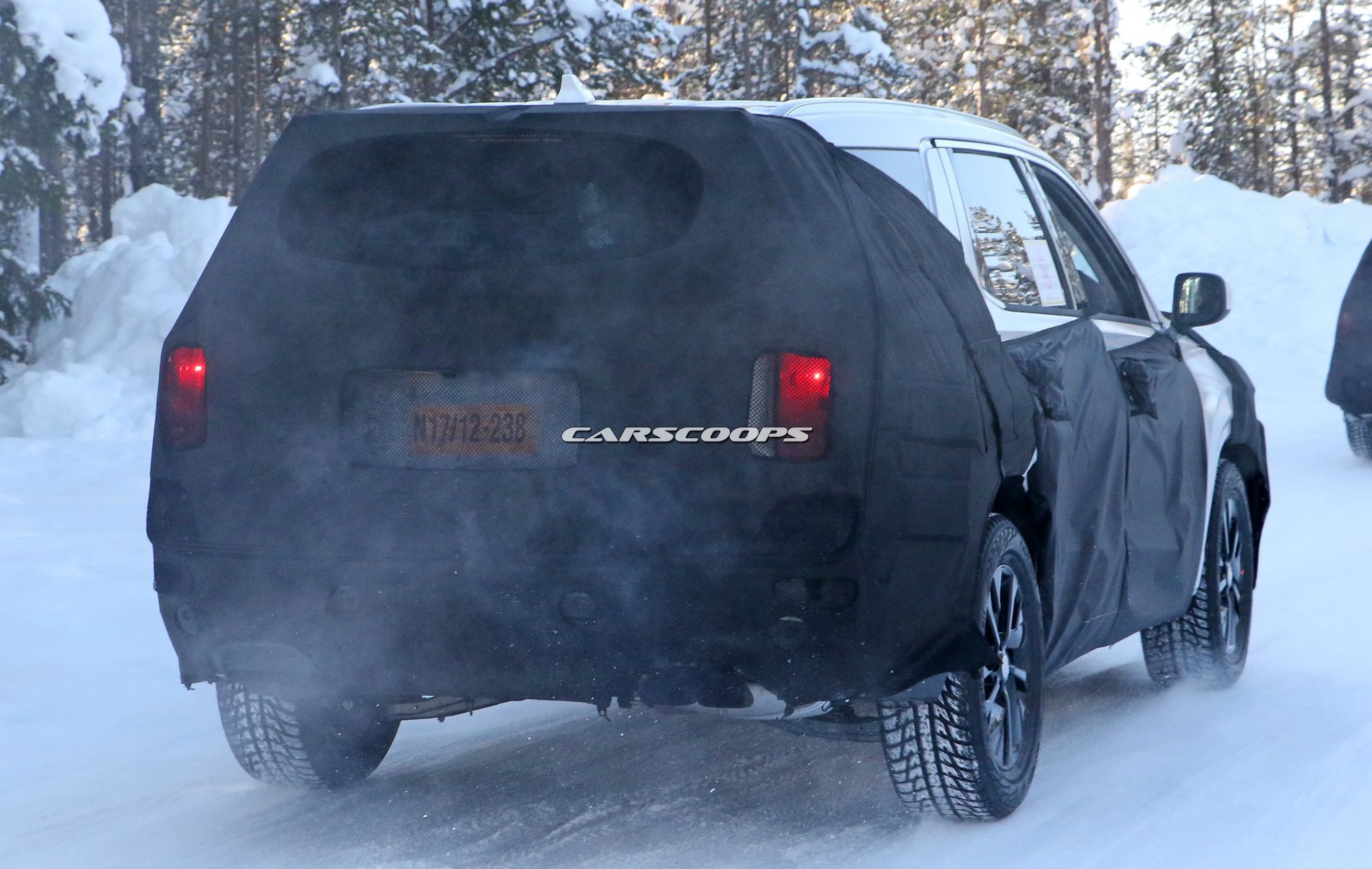 Hyundai-Full-Size-SUV-Spy-Shots-16 Hyundai’s Full-Size SUV Is A Santa Fe On Growth Hormones