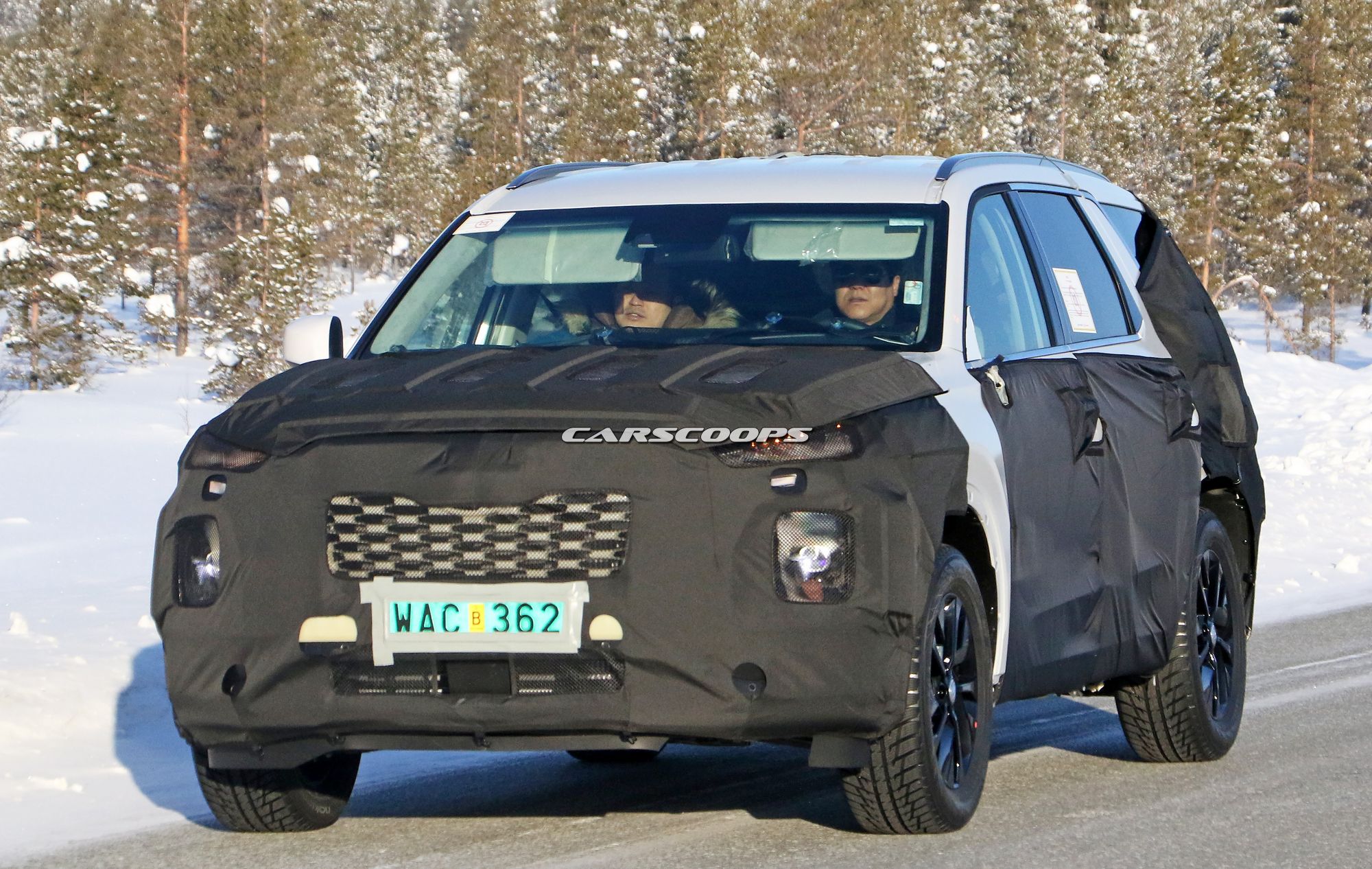 Hyundai-Full-Size-SUV-Spy-Shots-2 Hyundai’s Full-Size SUV Is A Santa Fe On Growth Hormones