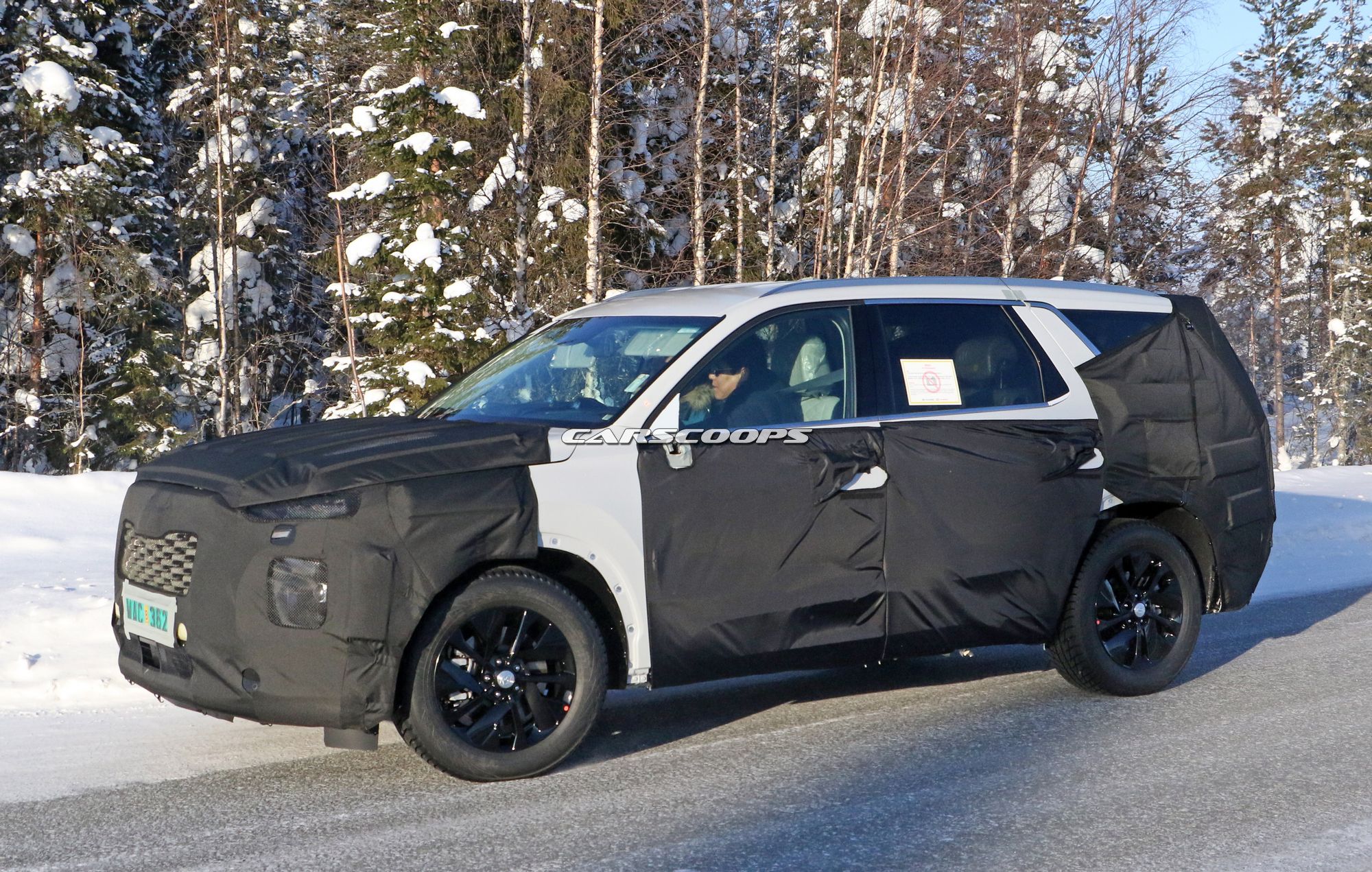 Hyundai-Full-Size-SUV-Spy-Shots-5 Hyundai’s Full-Size SUV Is A Santa Fe On Growth Hormones