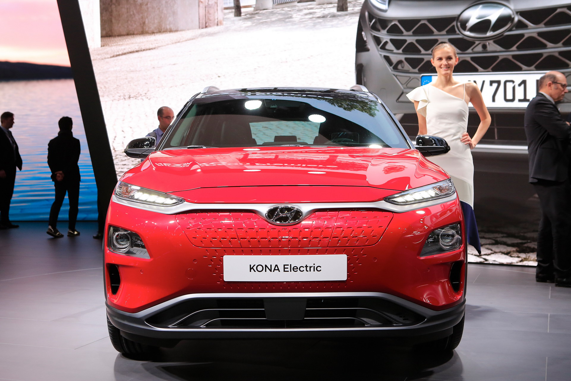 Hyundai-Kona-EV-1 Hyundai Kona Electric Has 204 Horses And Up To 292 Miles Of Range