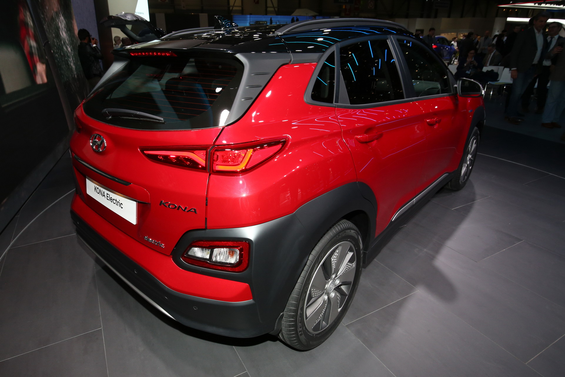 Hyundai-Kona-EV-11 Hyundai Kona Electric Has 204 Horses And Up To 292 Miles Of Range