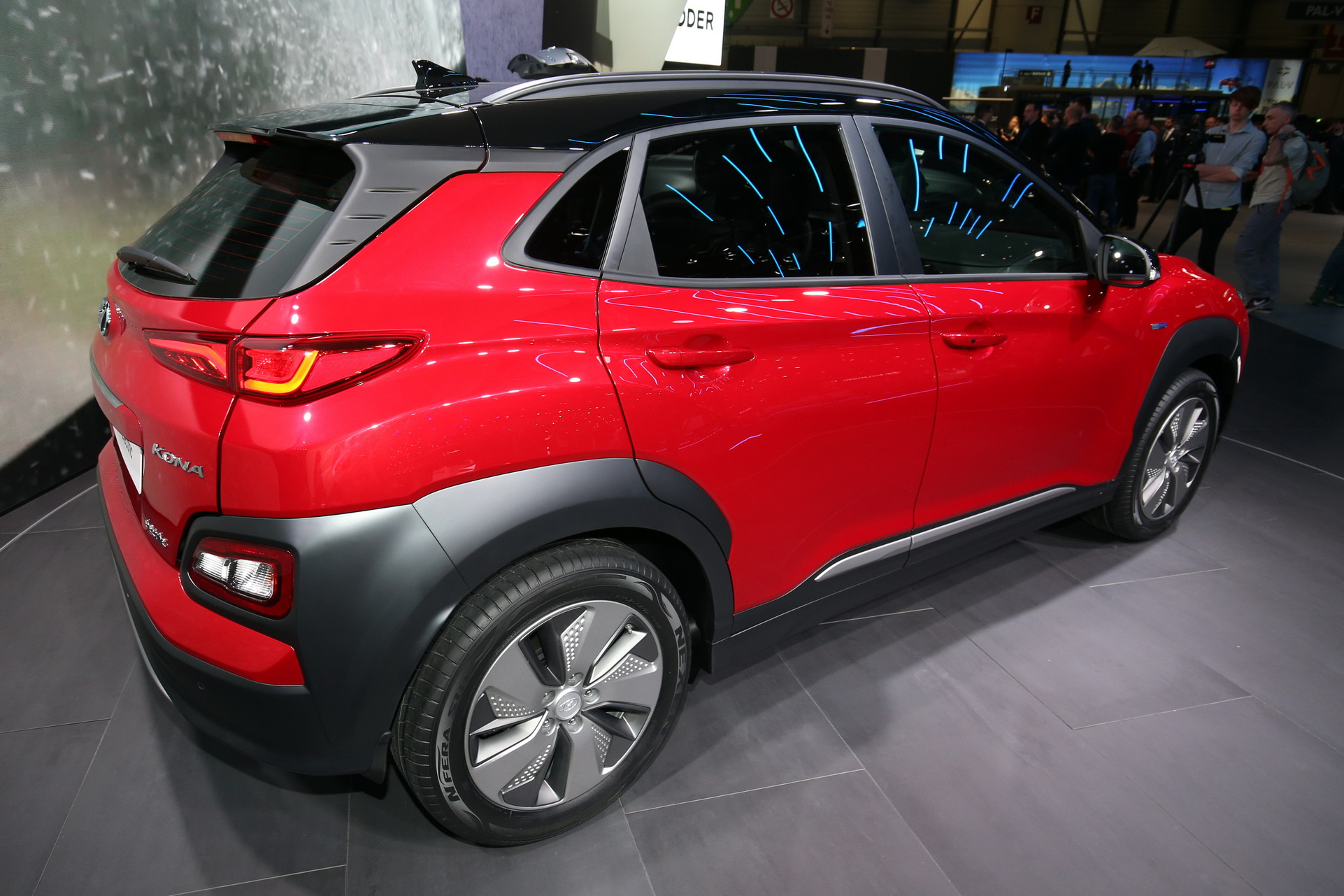 Hyundai-Kona-EV-12 Hyundai Kona Electric Has 204 Horses And Up To 292 Miles Of Range
