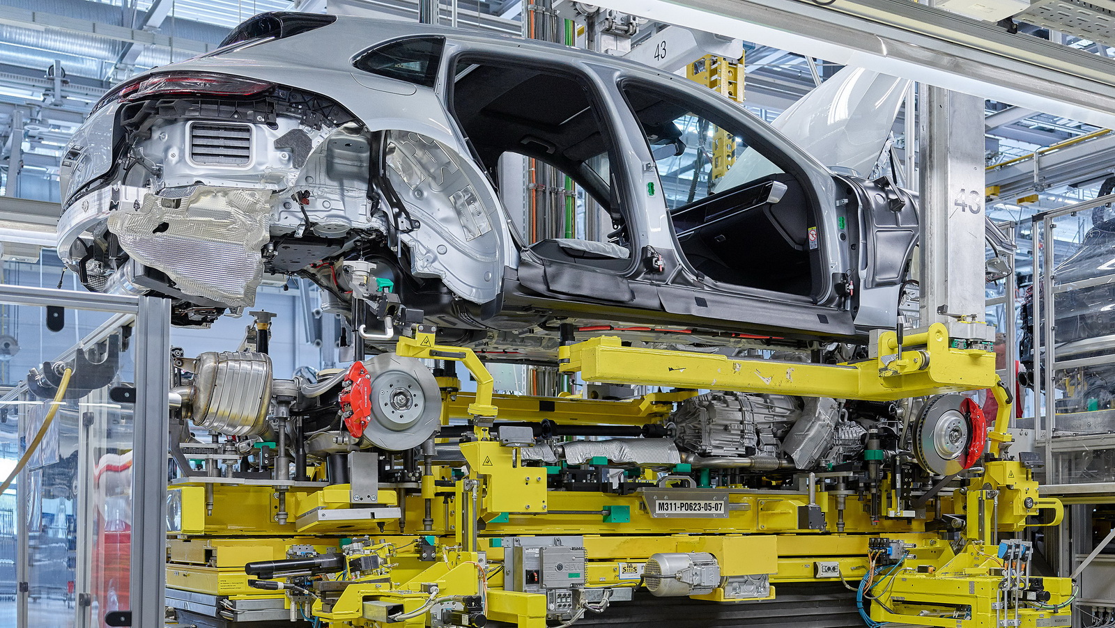 IG-Metall-Strikes-3 Mercedes, BMW, Audi, Porsche Workers Strike For The Third Day