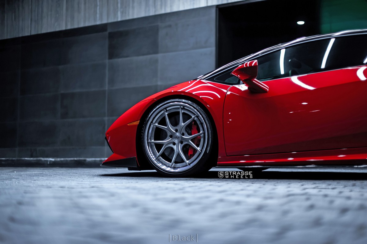 Lamborghini-Huracan-Strasse-Wheels-10 Lamborghini Huracan Looks Delicious In Rosso Corsa, Even Better With Those Rims