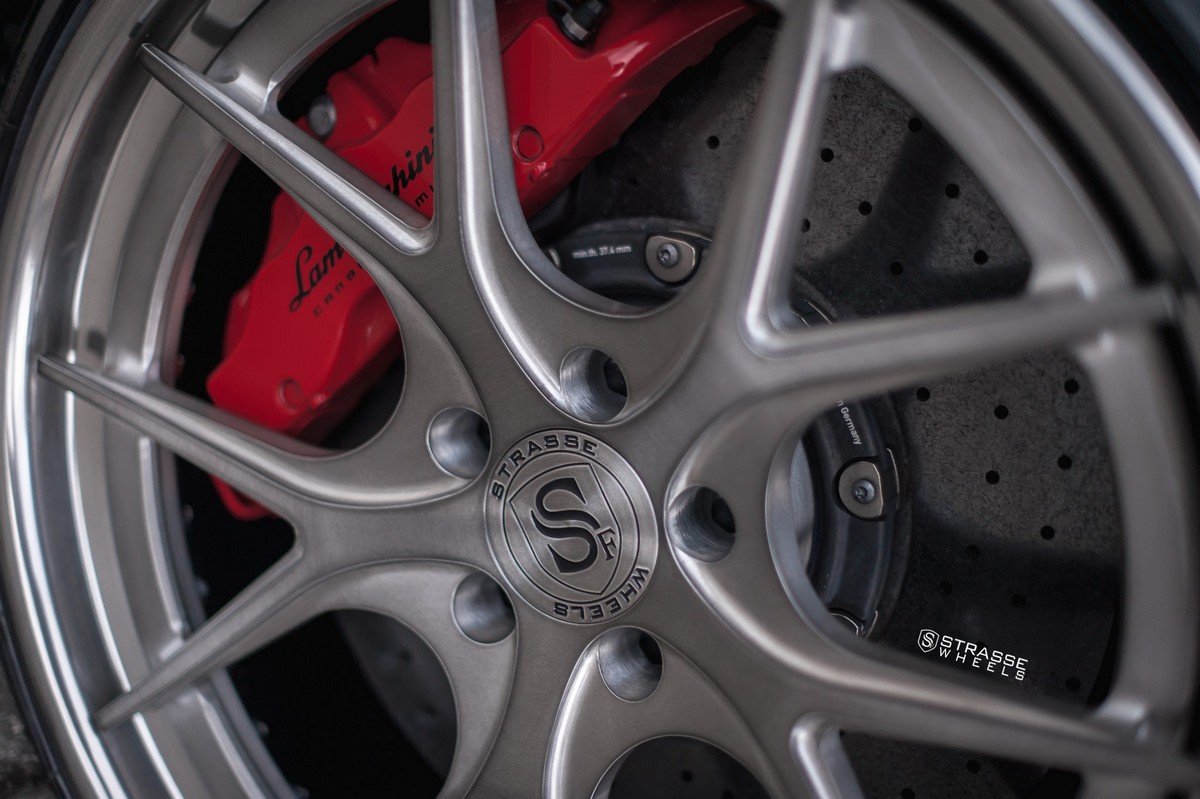 Lamborghini-Huracan-Strasse-Wheels-15 Lamborghini Huracan Looks Delicious In Rosso Corsa, Even Better With Those Rims